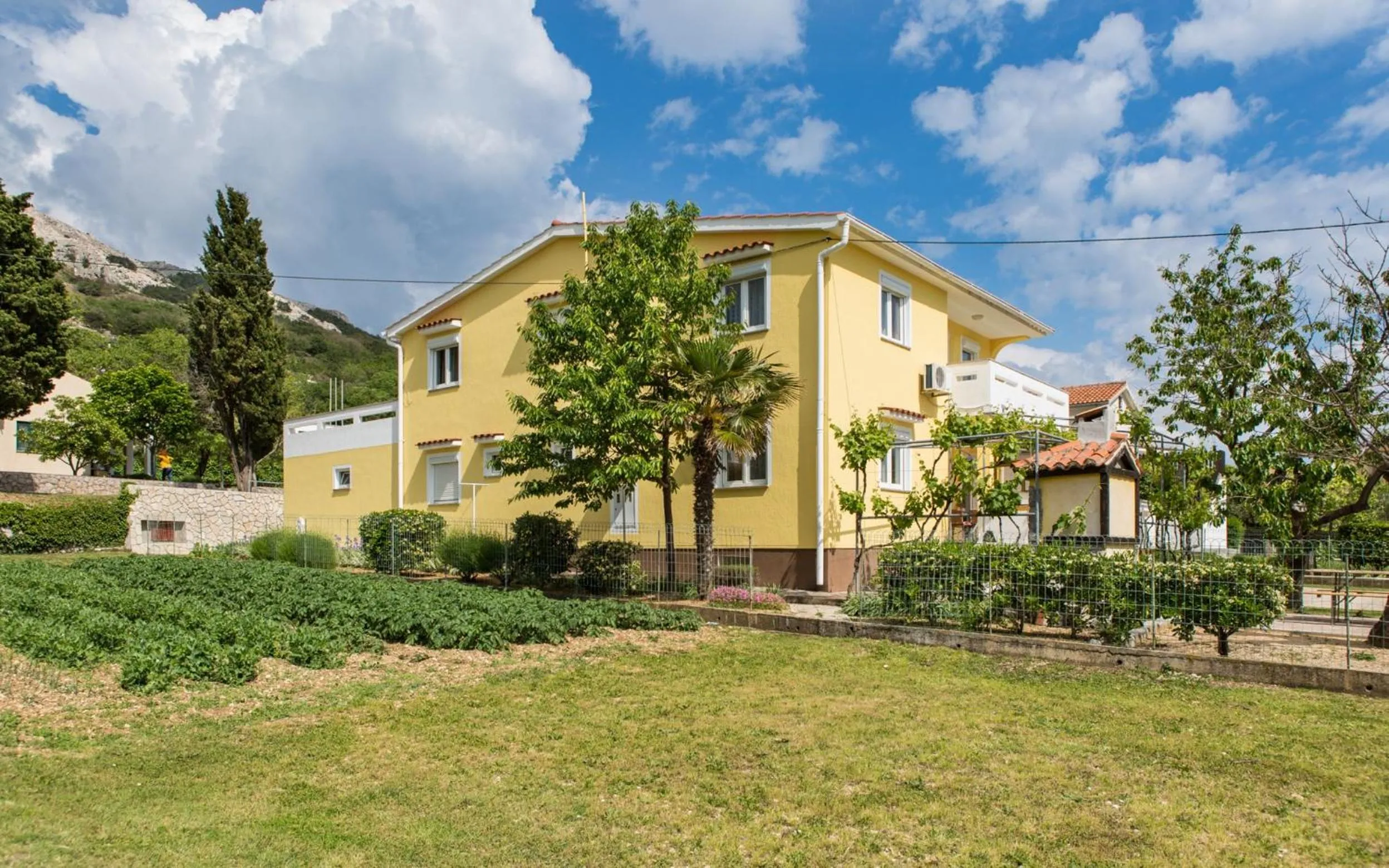 Garden in Apartments Polonijo