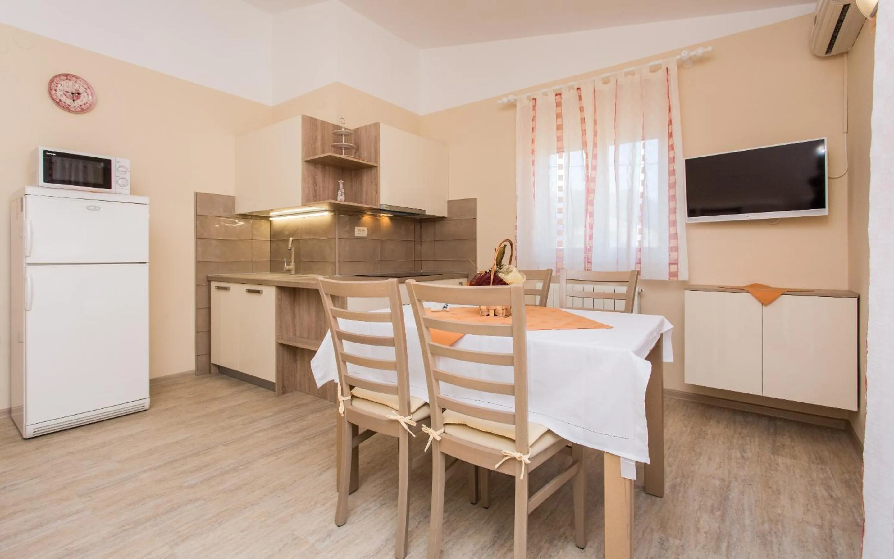 Dining area in Apartments Polonijo