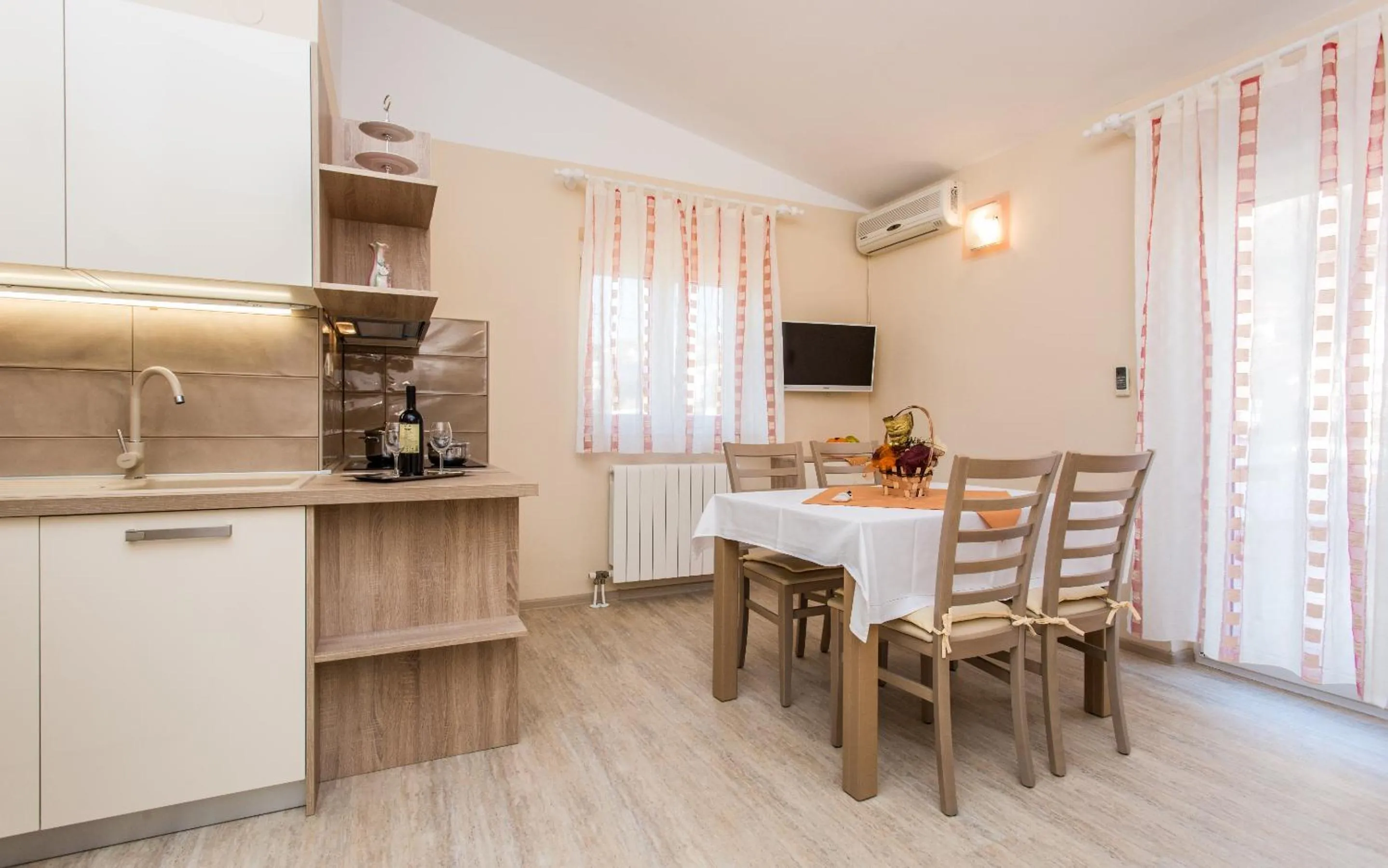 Dining area in Apartments Polonijo