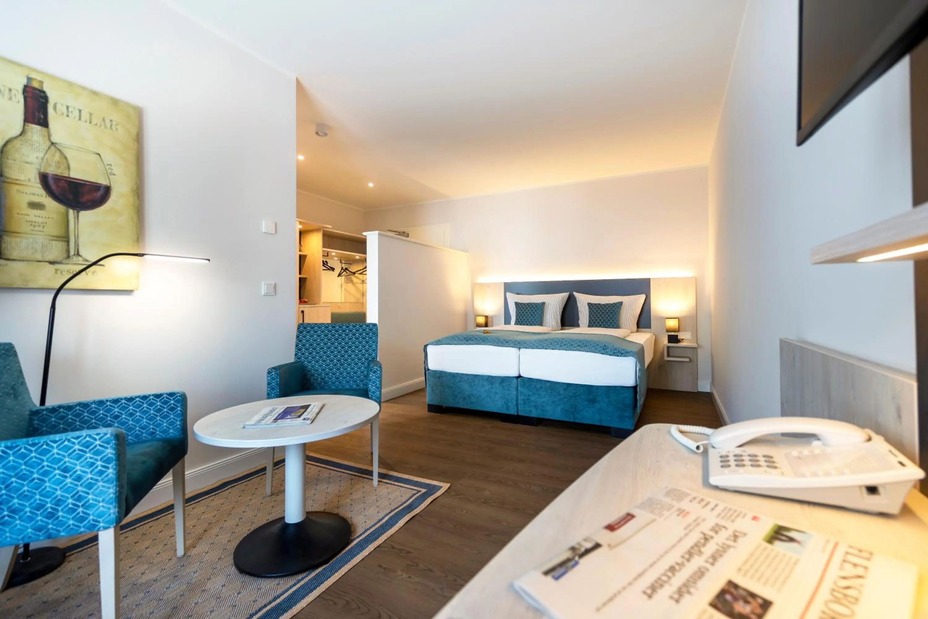 Living room, Bed in Hotel Historischer Krug