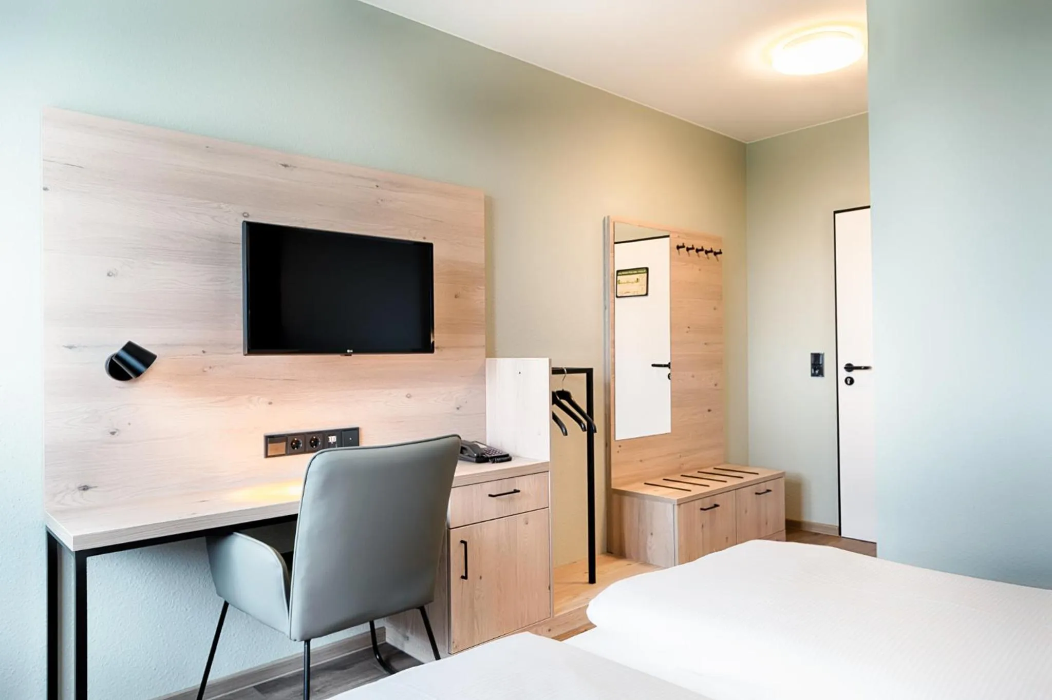 TV and multimedia, Bed in Hotel Sachsen-Anhalt