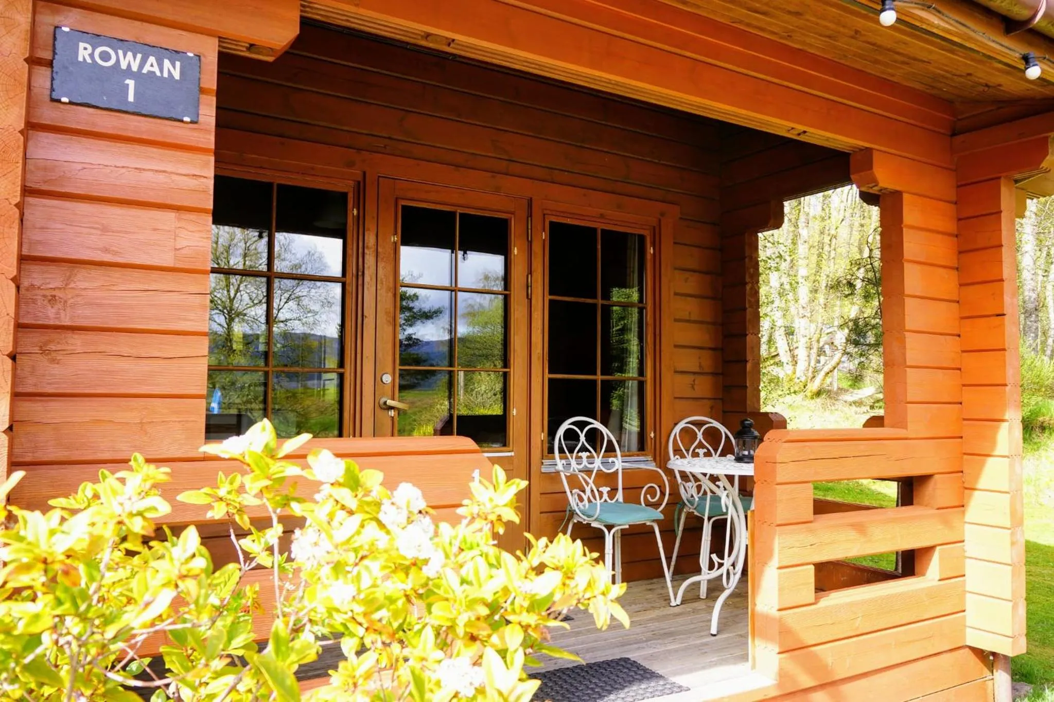 Cosy Rowan woodland lodge no3