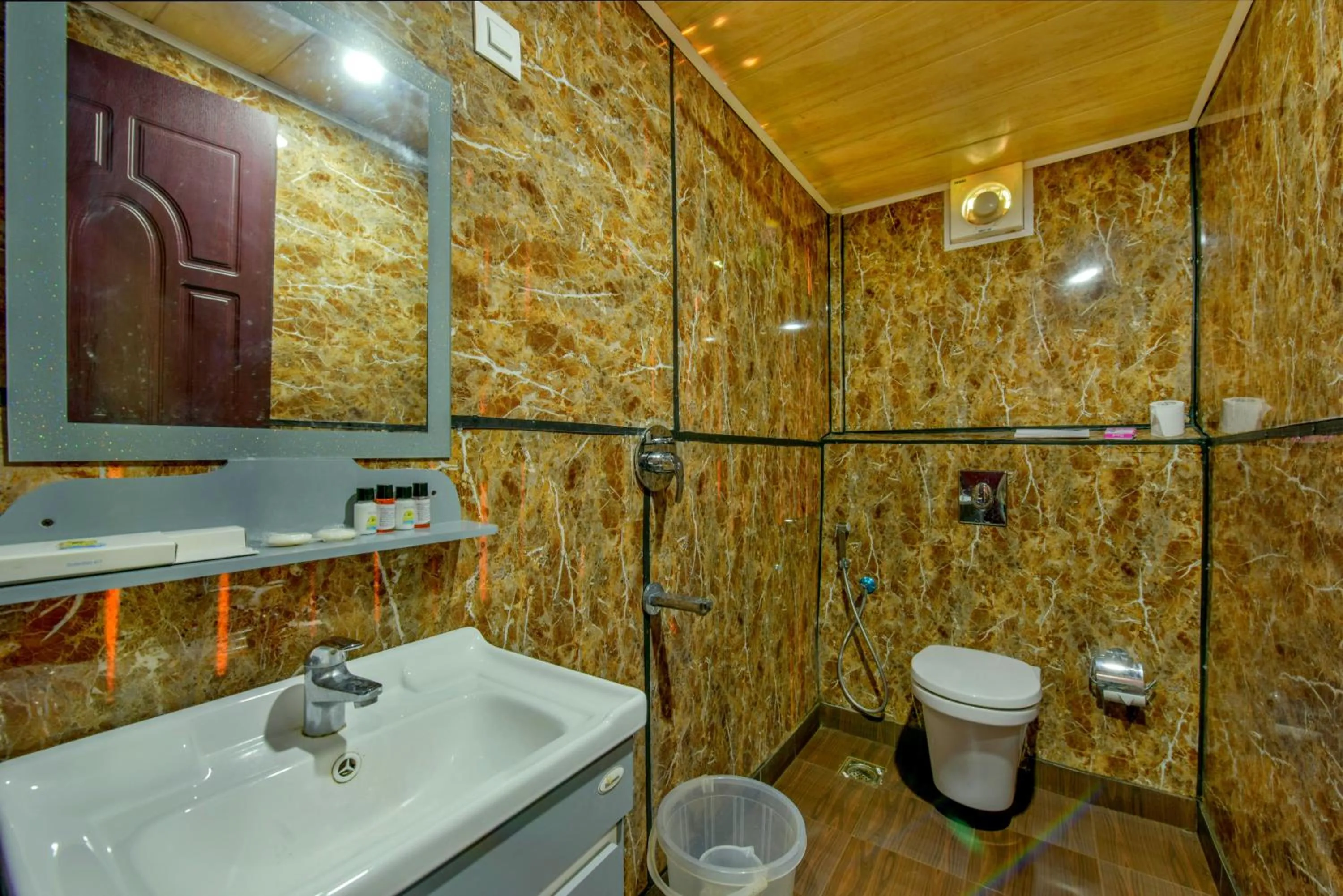 Toilet in GoGo Land Resort & Adventurous Sports