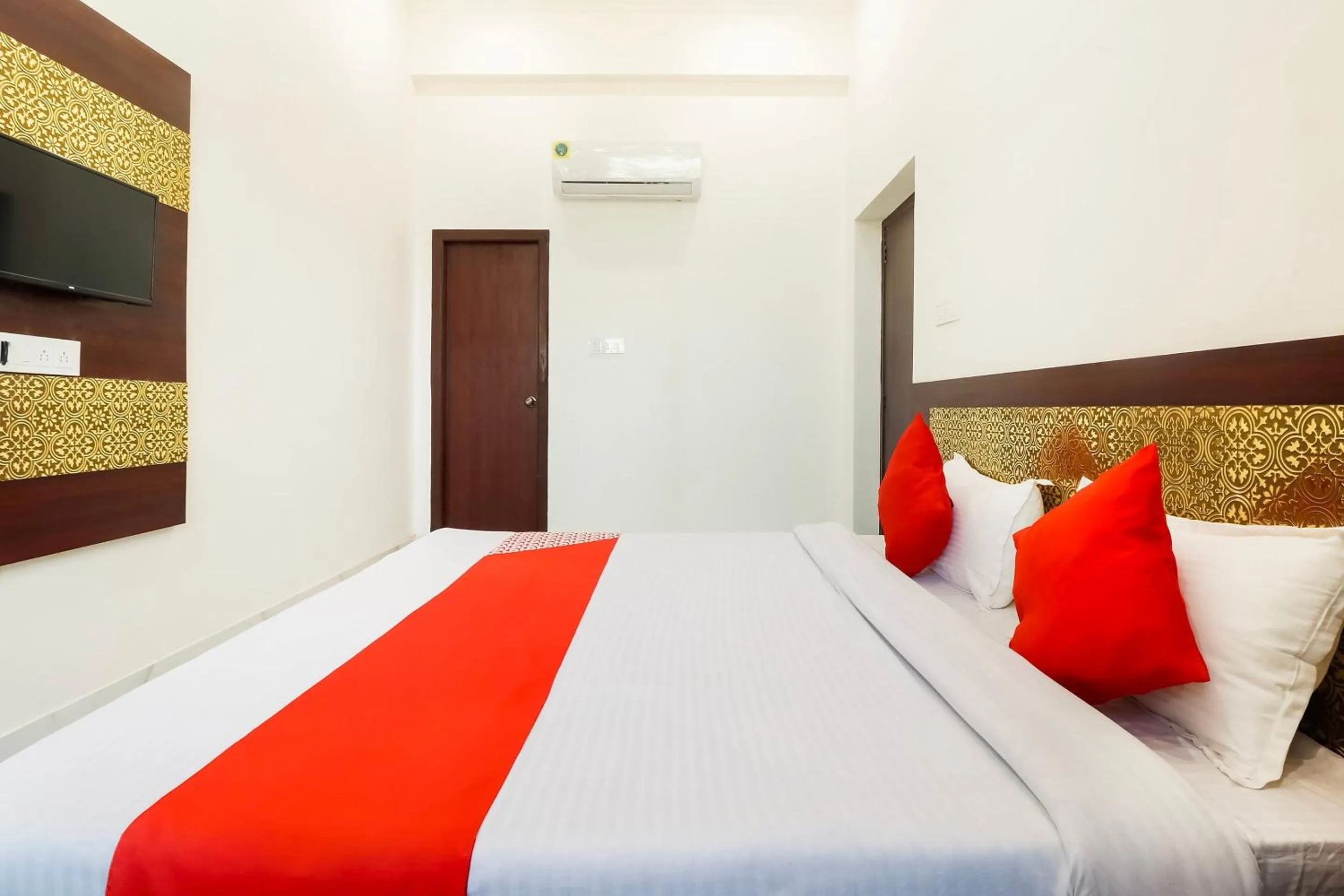 Bedroom in Hotel O Subham Residency