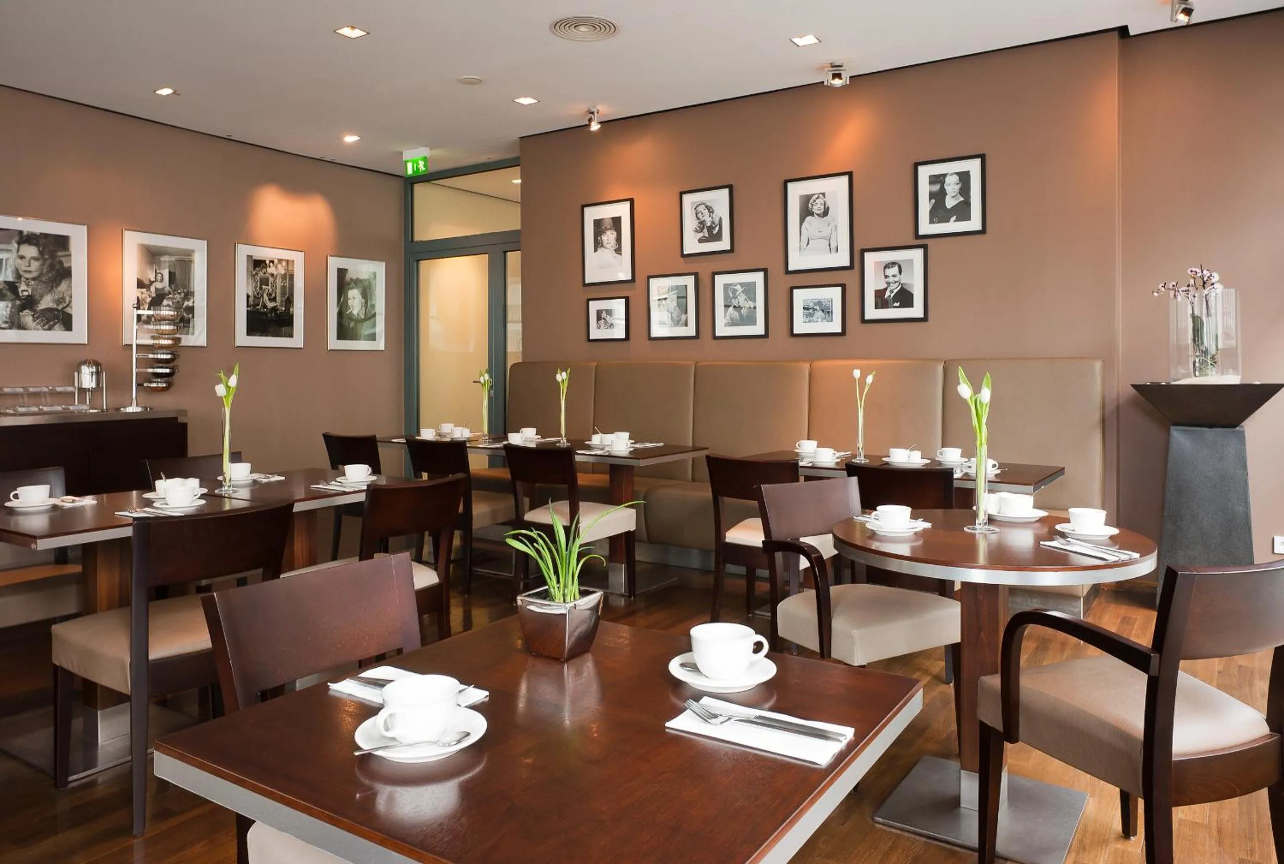 Restaurant/places to eat in Hotel Santo