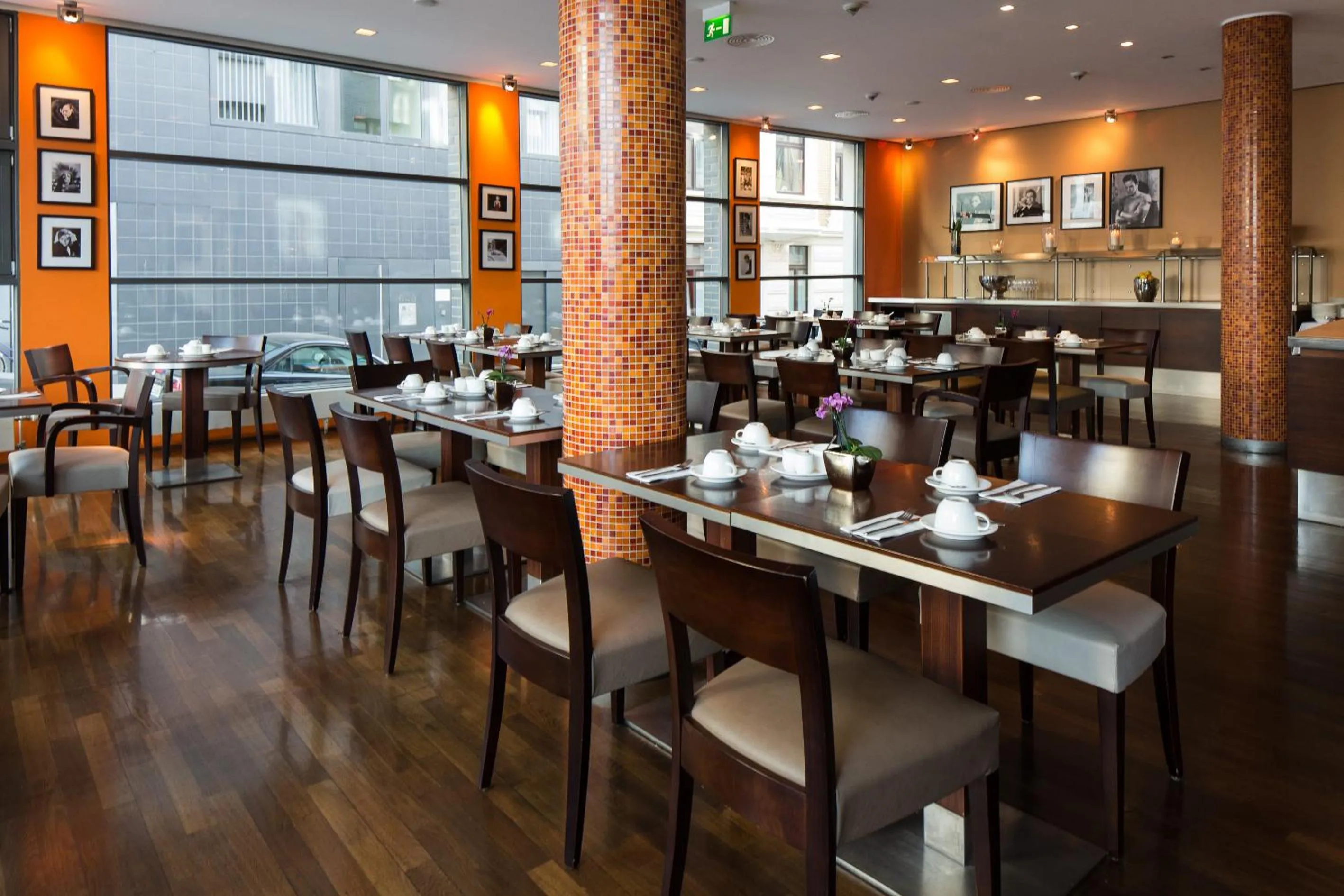 Restaurant/places to eat in Hotel Santo