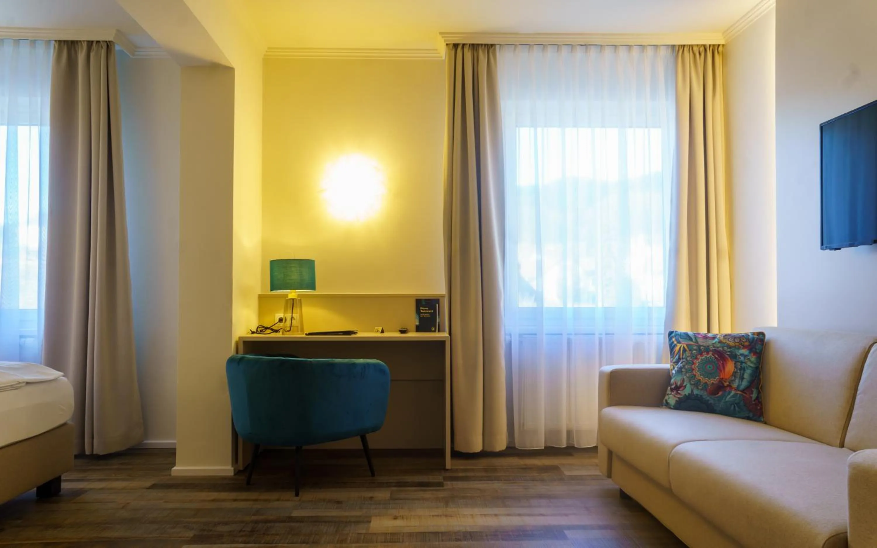 Communal lounge/ TV room, Bed in Hotel-Restaurant Gollner