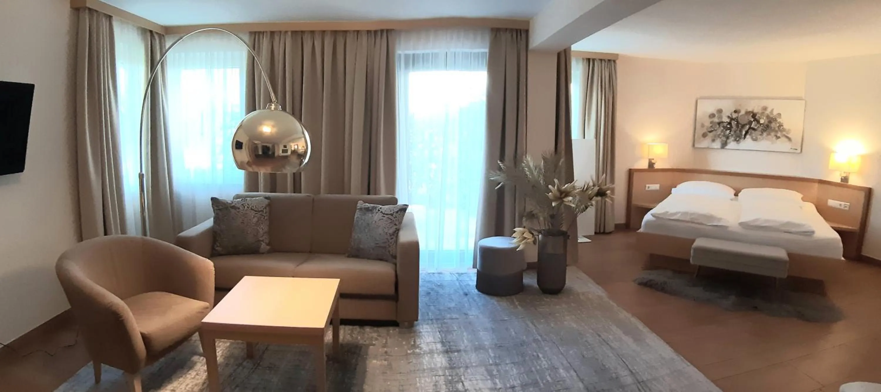 Living room, Bed in Hotel-Restaurant Gollner