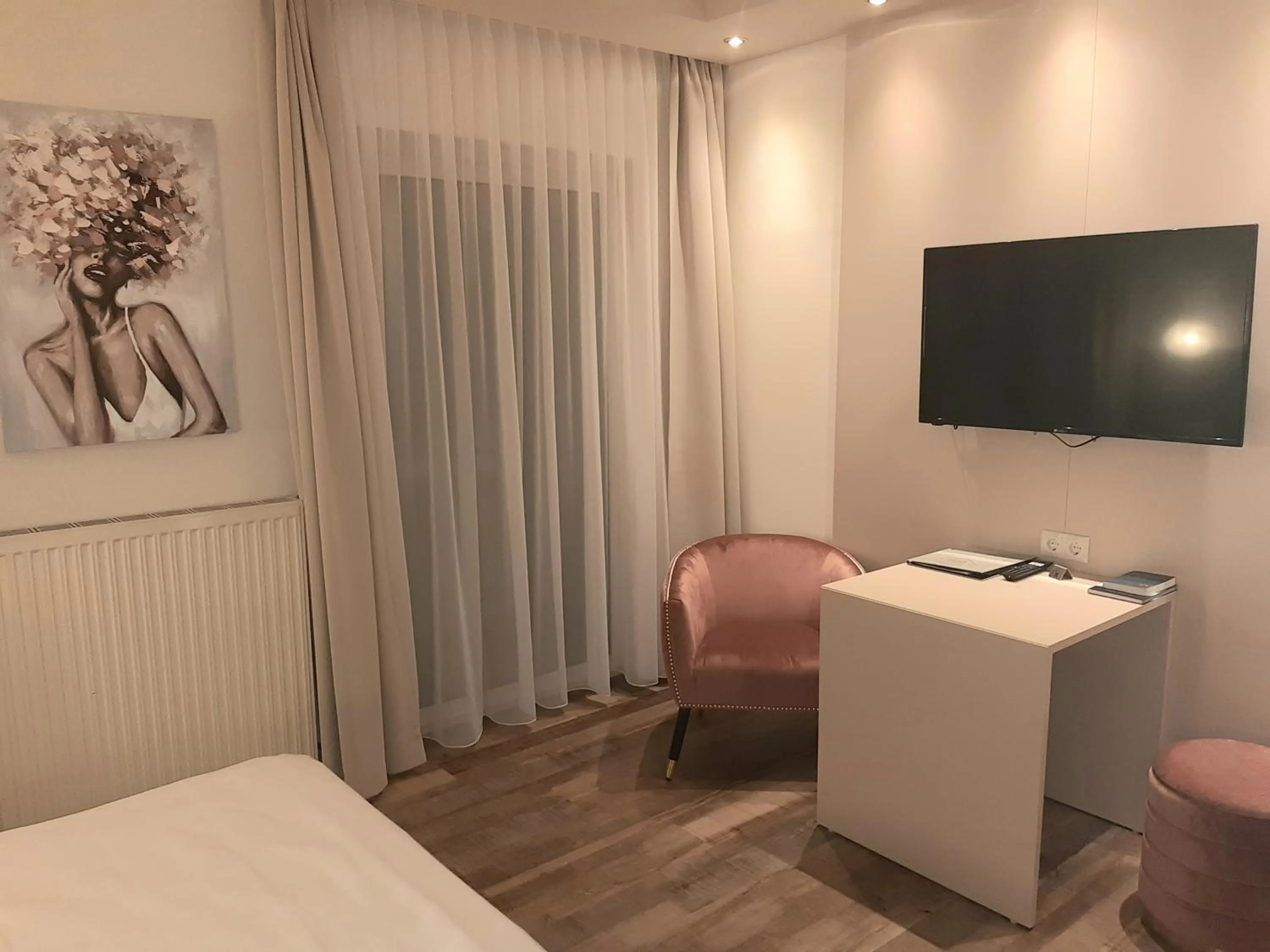 TV and multimedia, Bed in Hotel-Restaurant Gollner