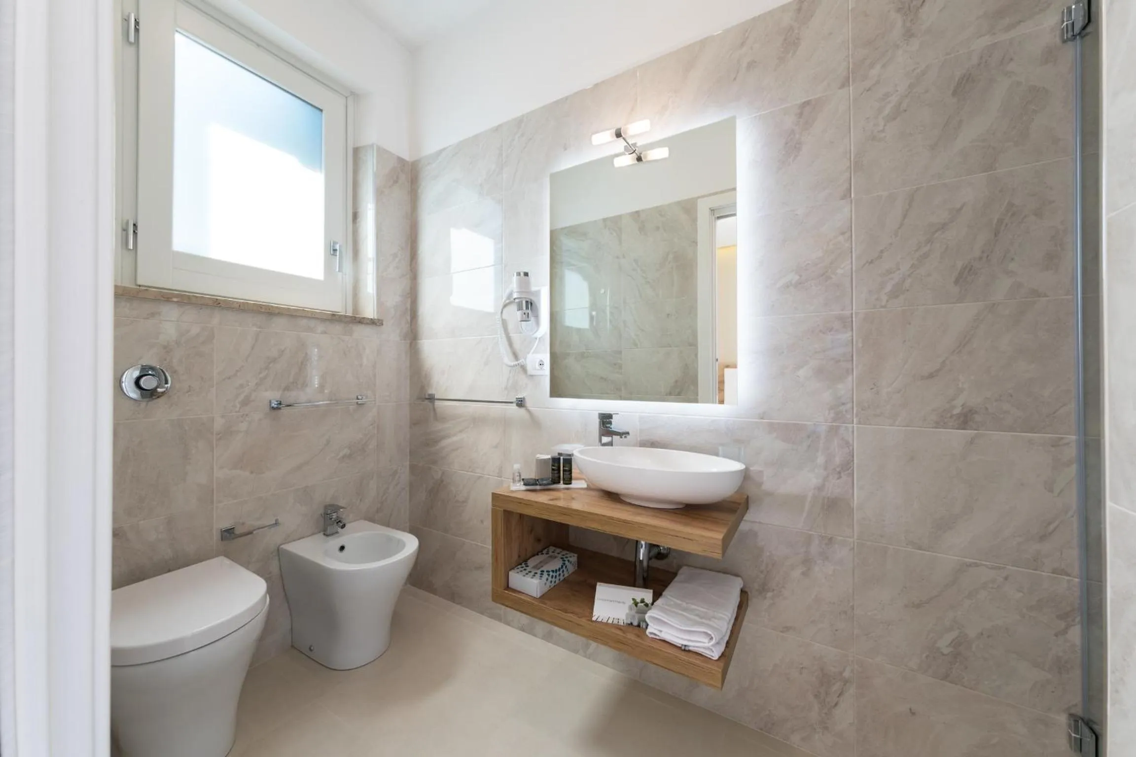 Bathroom in Artemide Hotel