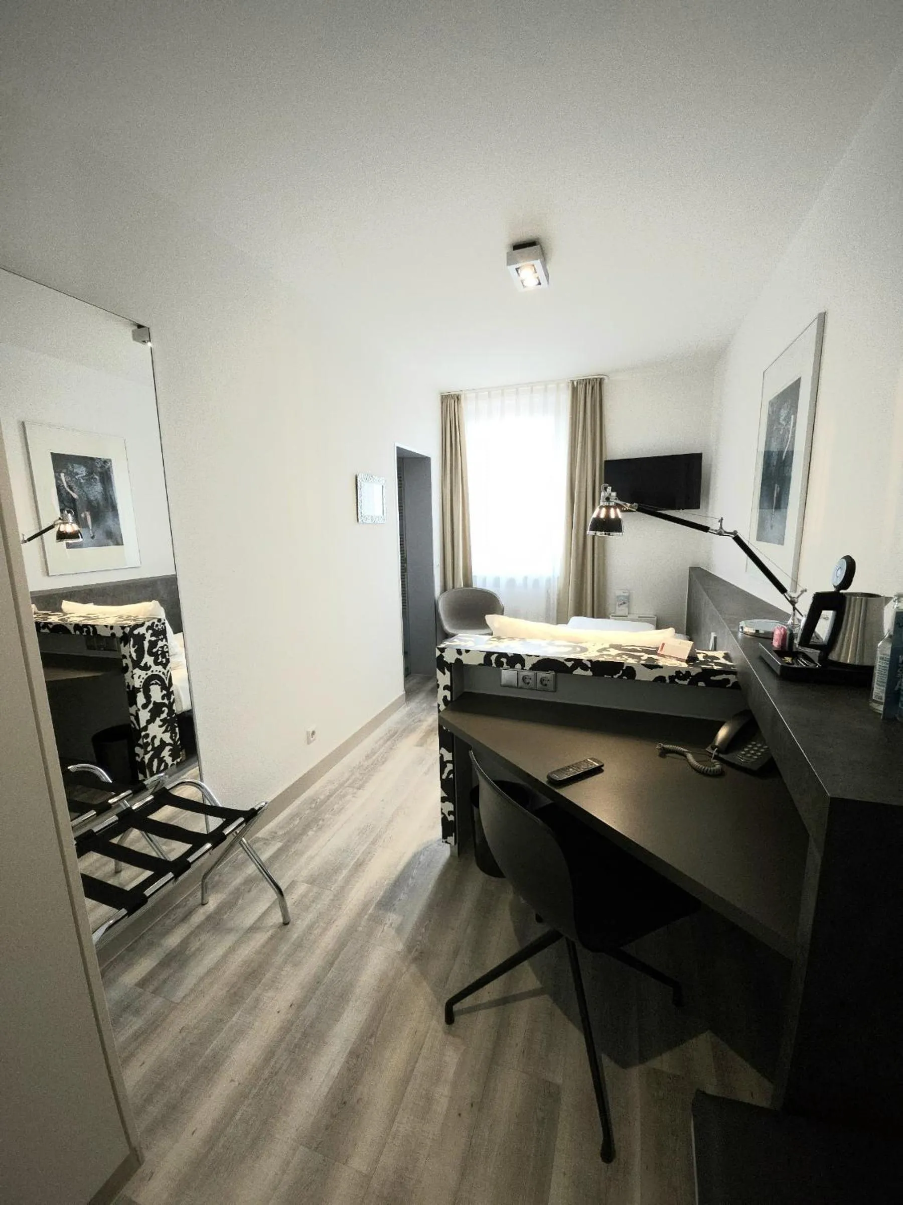 Photo of the whole room in Hotel Amadeus