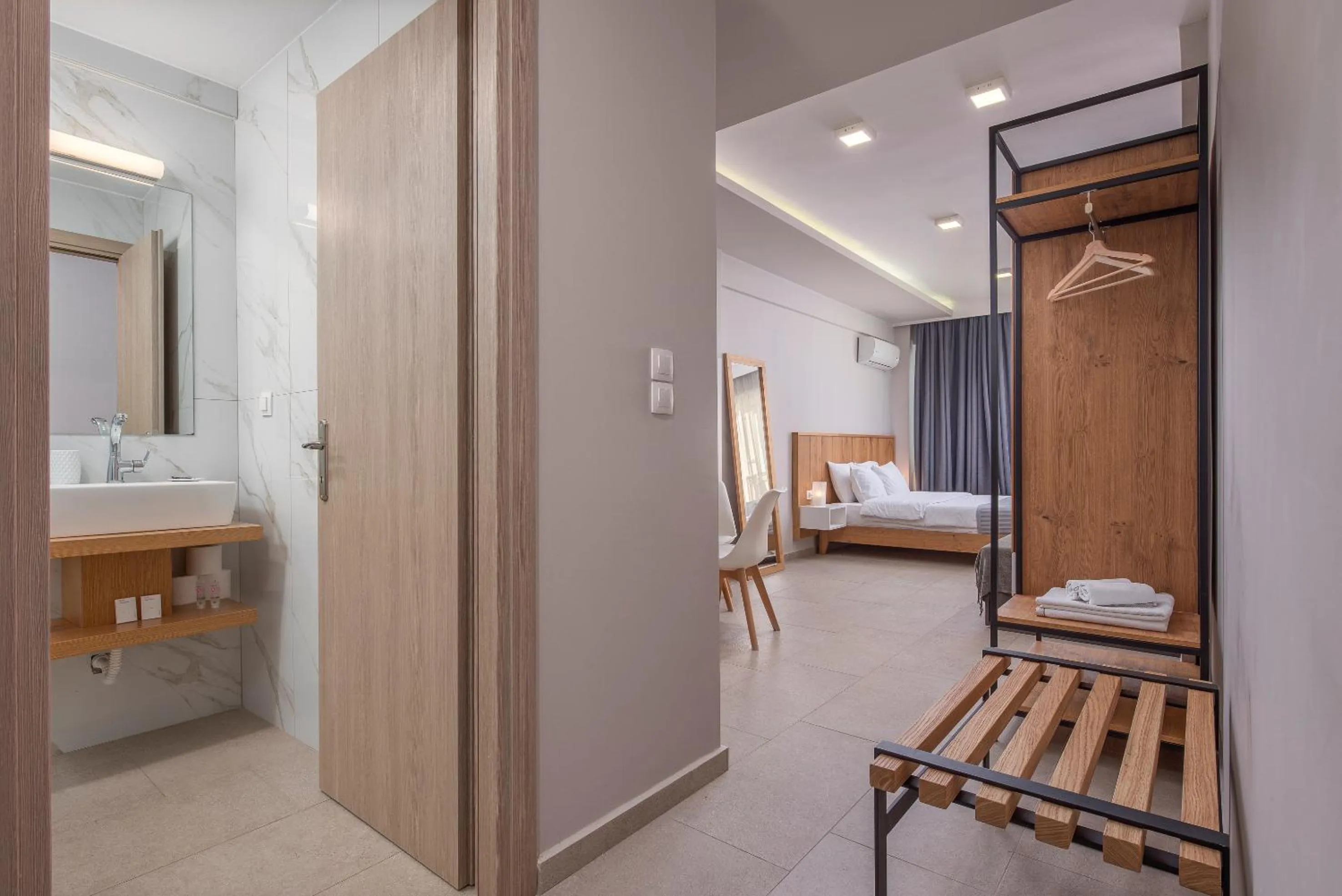 Bathroom, Bed in Your City Level