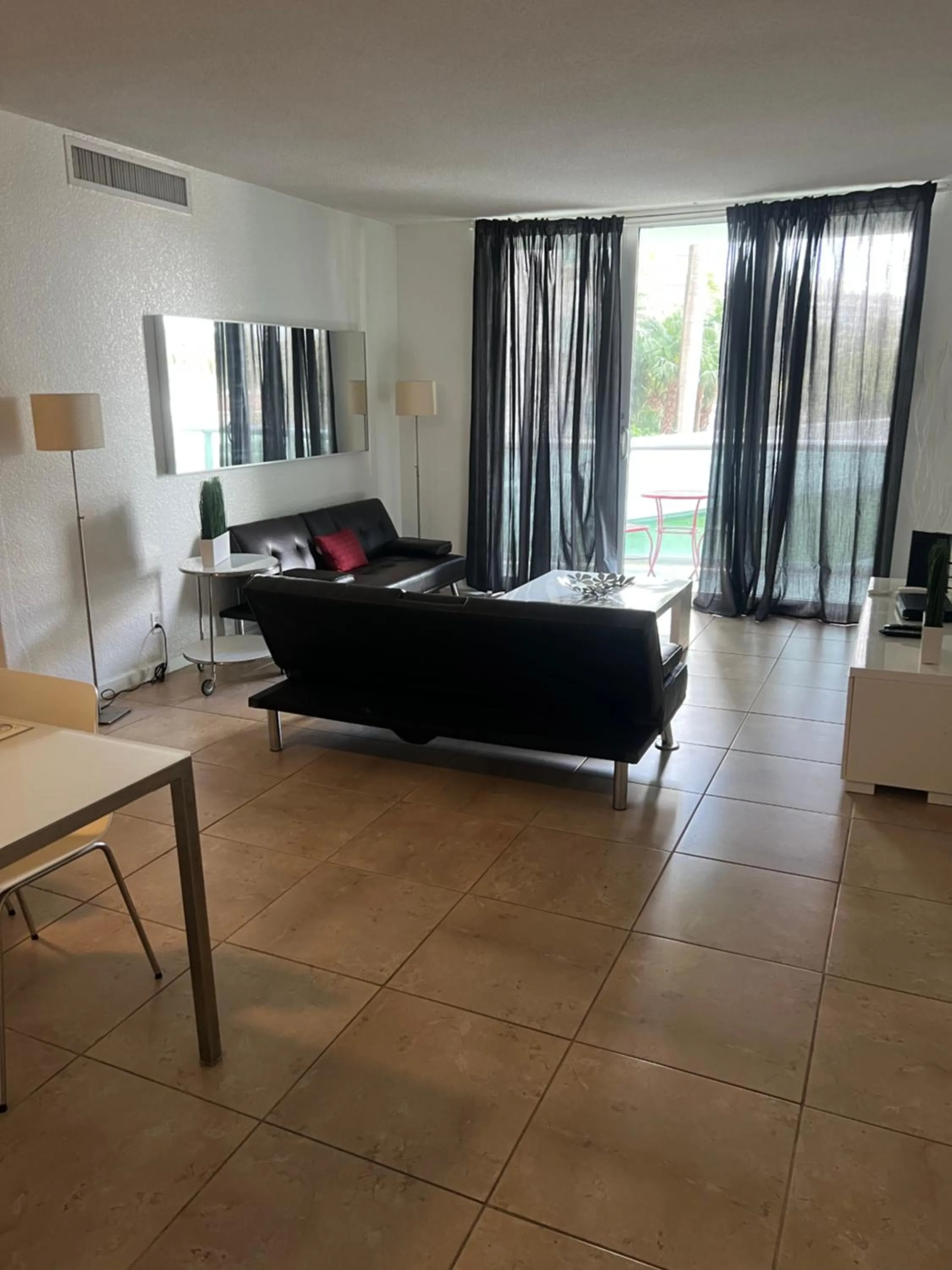 Bed in Miami HOLLYWOOD