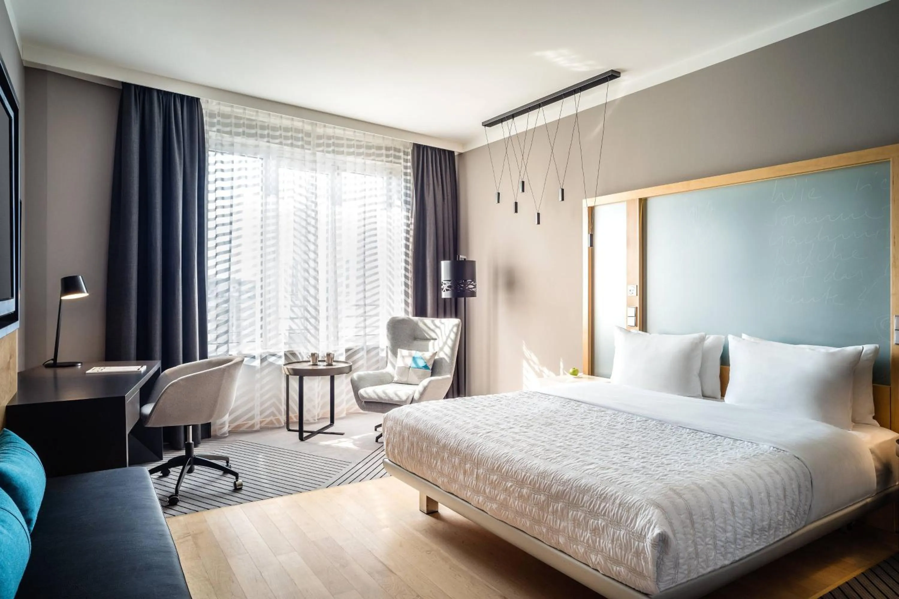 Photo of the whole room, Bed in Le Méridien Hamburg