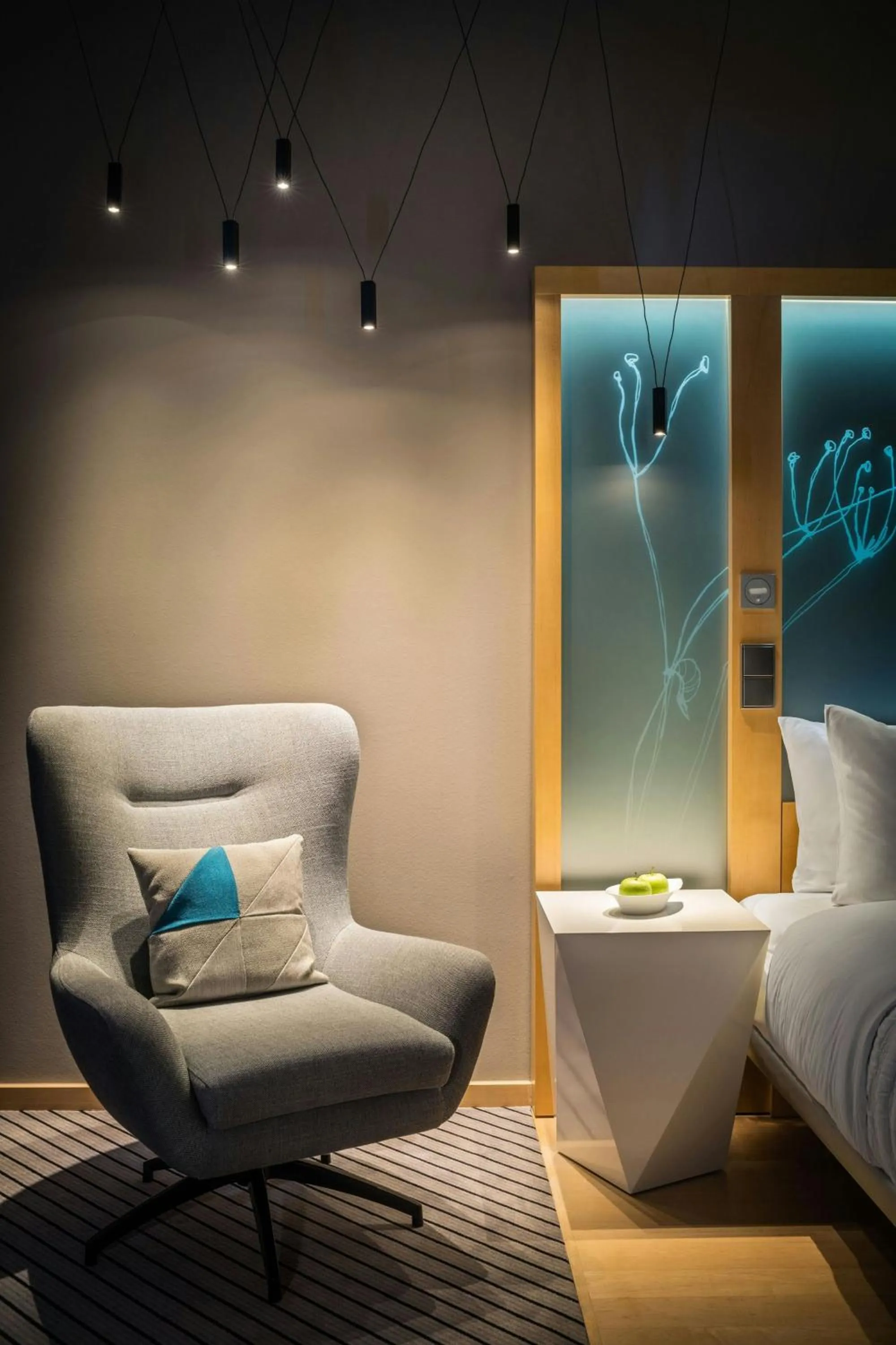 Photo of the whole room, Bed in Le Méridien Hamburg