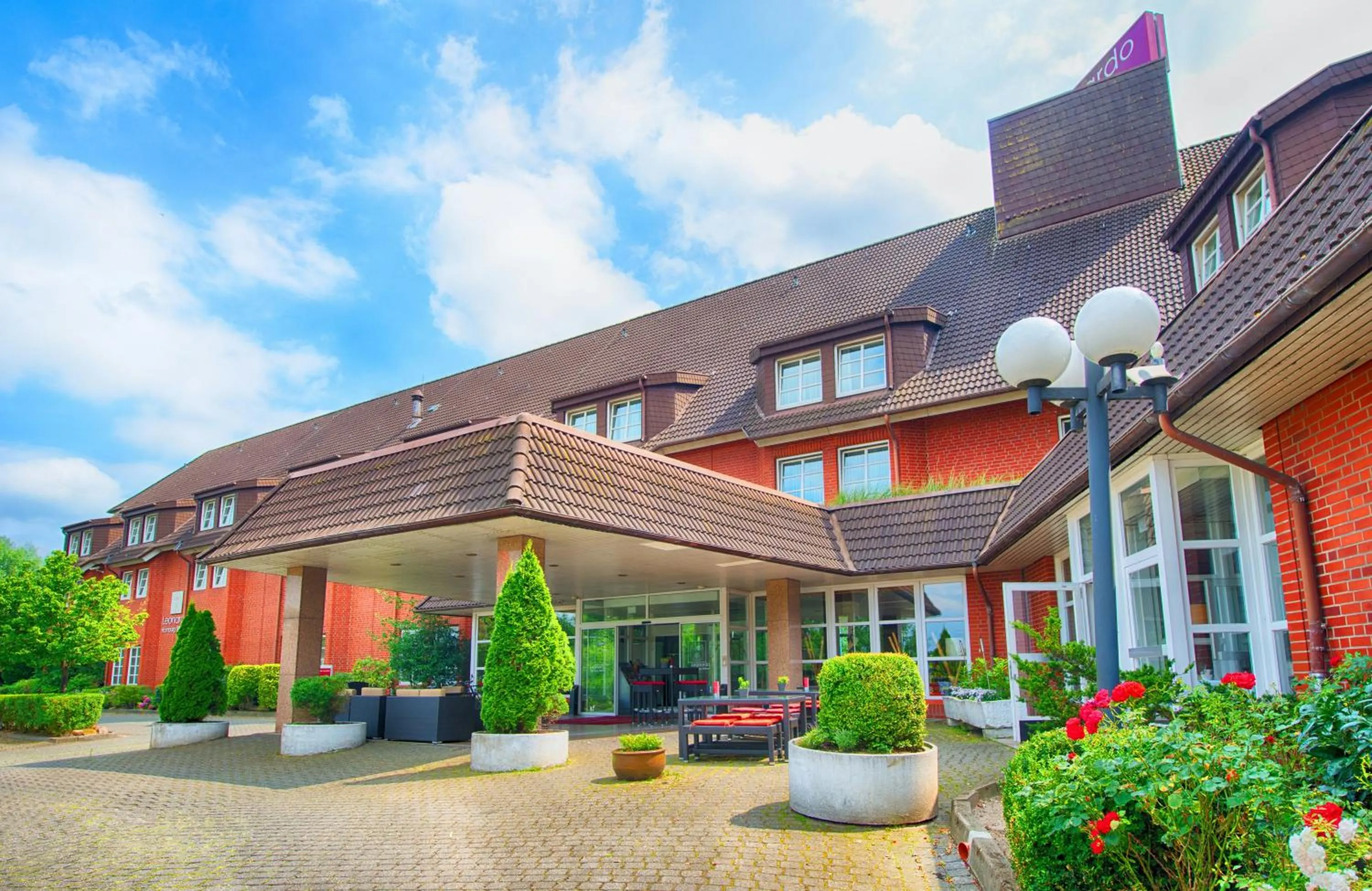 Property building in Leonardo Hotel Hamburg Stillhorn