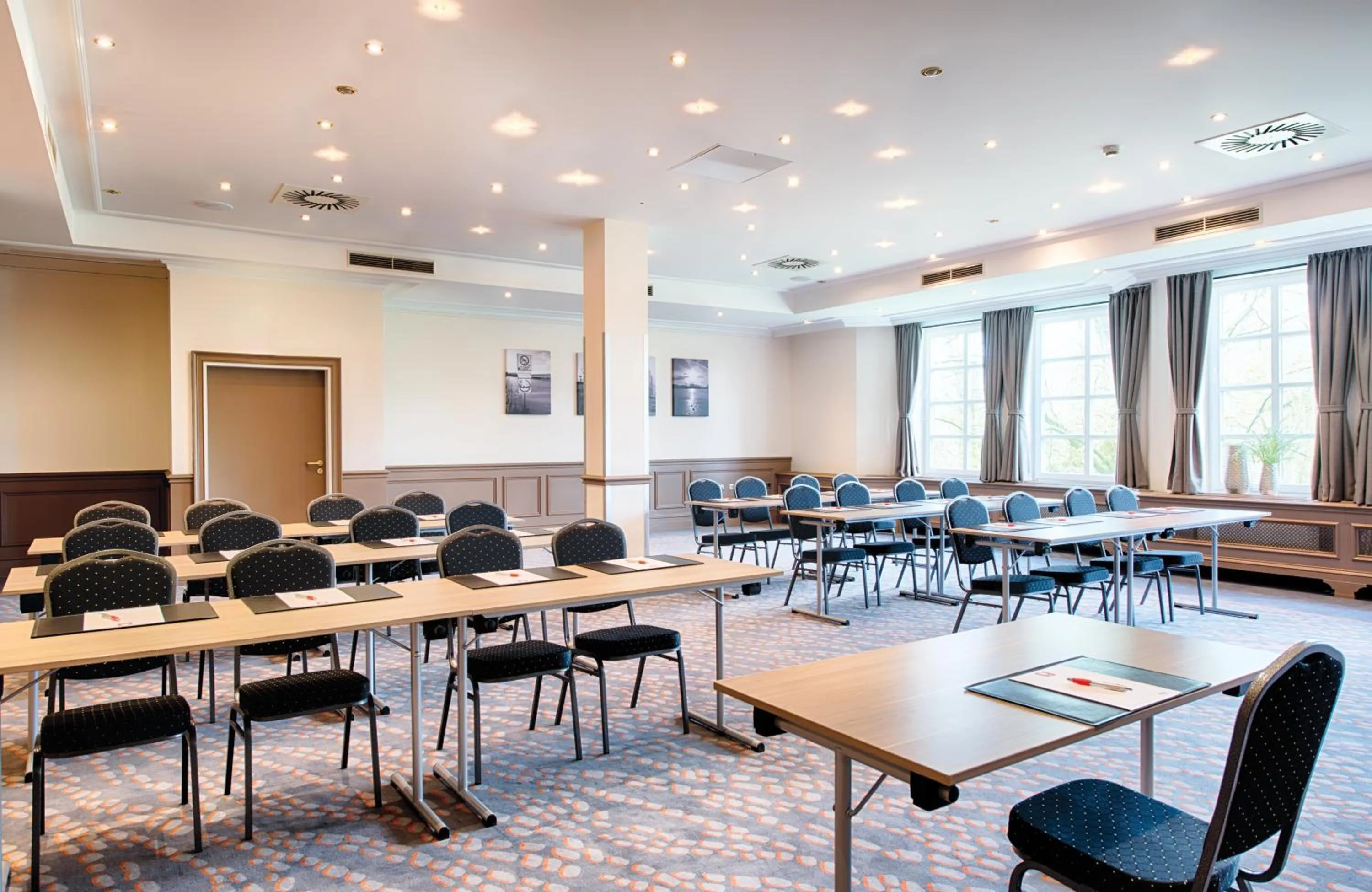 Meeting/conference room in Leonardo Hotel Hamburg Stillhorn