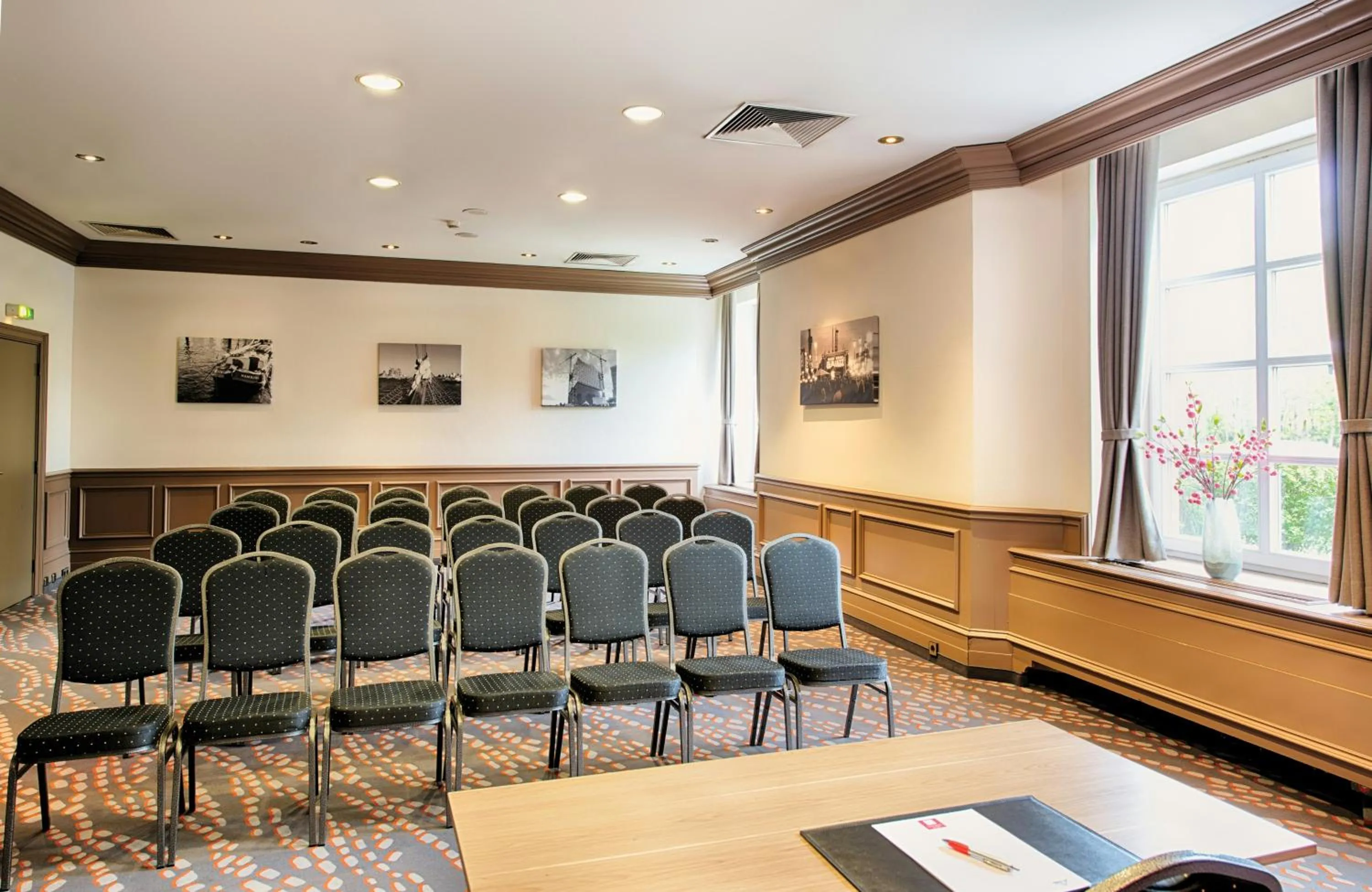 Meeting/conference room in Leonardo Hotel Hamburg Stillhorn