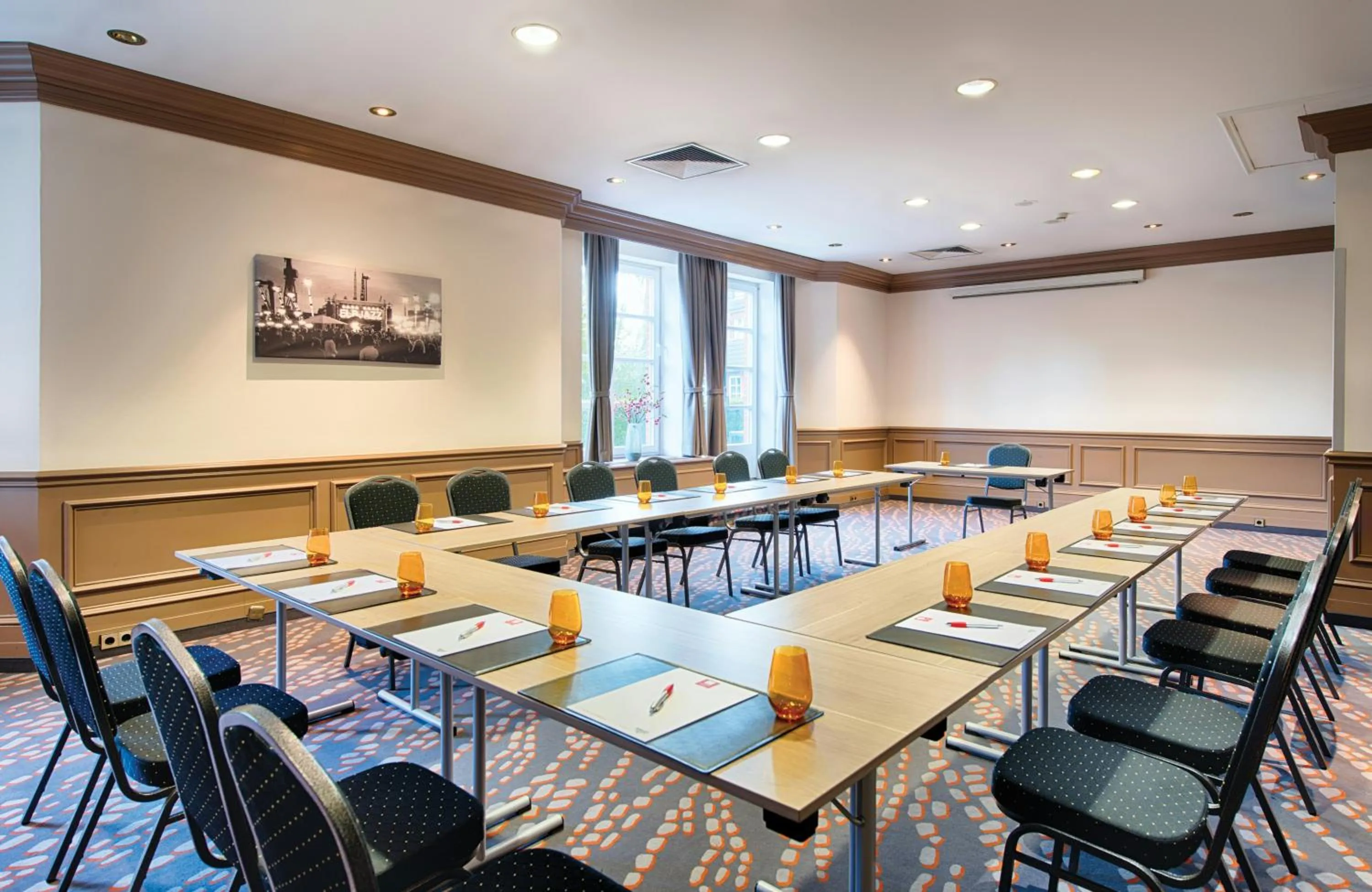 Meeting/conference room in Leonardo Hotel Hamburg Stillhorn
