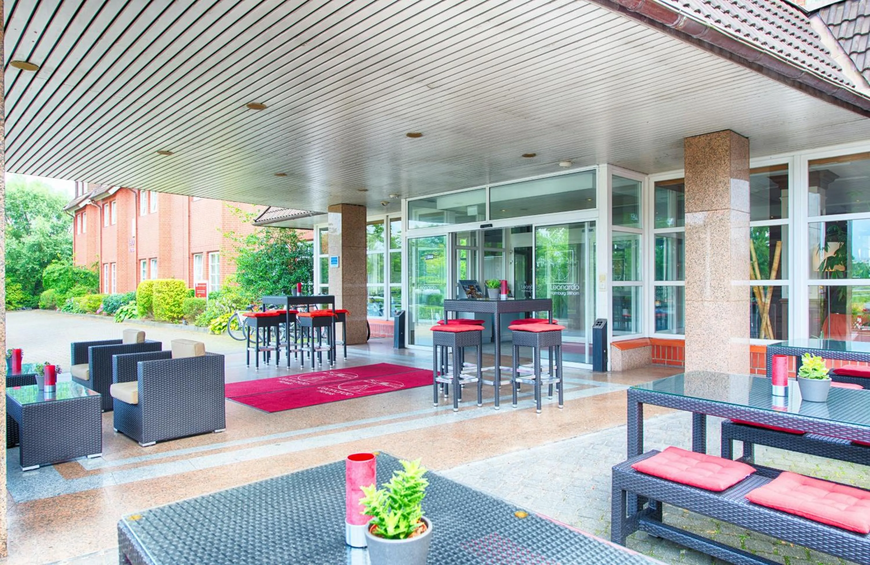 Facade/entrance in Leonardo Hotel Hamburg Stillhorn