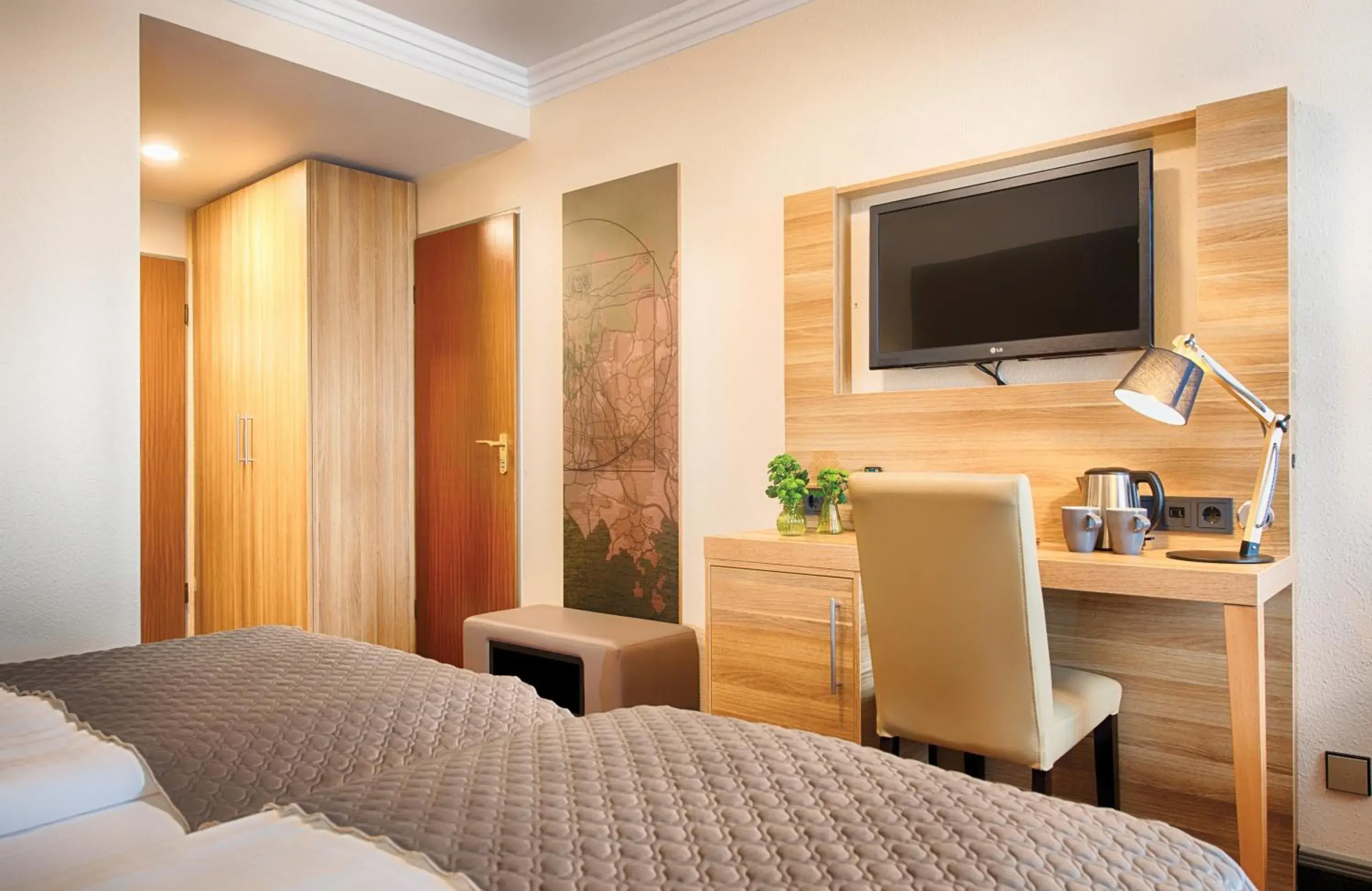 Photo of the whole room, Bed in Leonardo Hotel Hamburg Stillhorn Photo of the whole room, Bed in Leonardo Hotel Hamburg Stillhorn