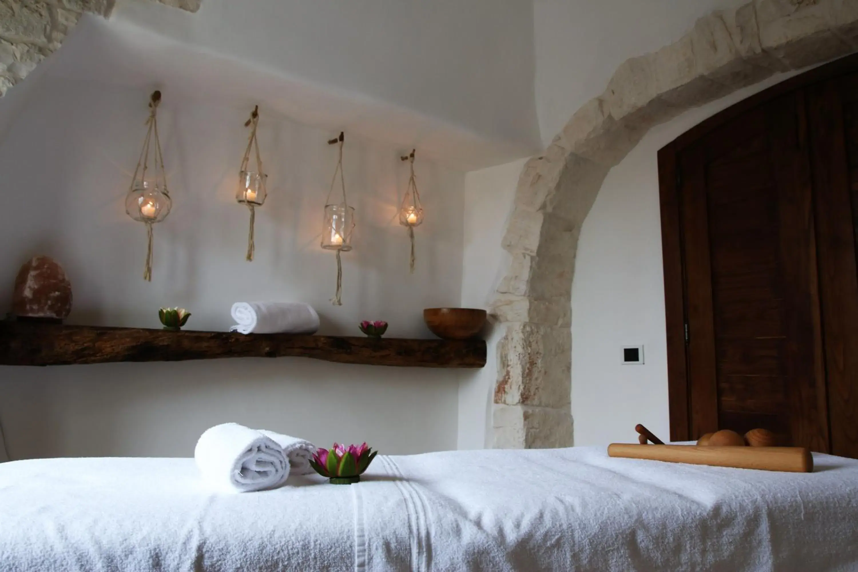 Massage, Bed in Trulli Holiday Deluxe & Wellness Massage, Bed in Trulli Holiday Deluxe & Wellness