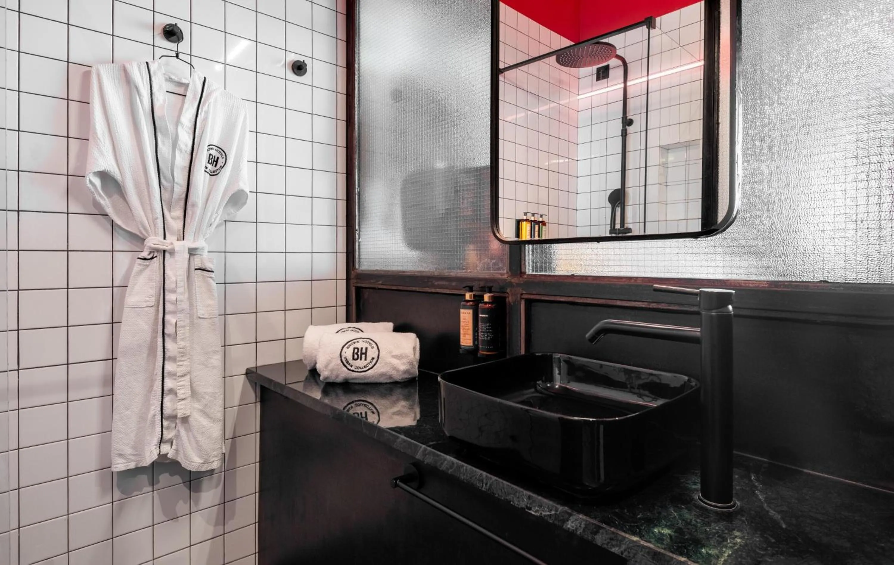 Bathroom in Dave Red Athens