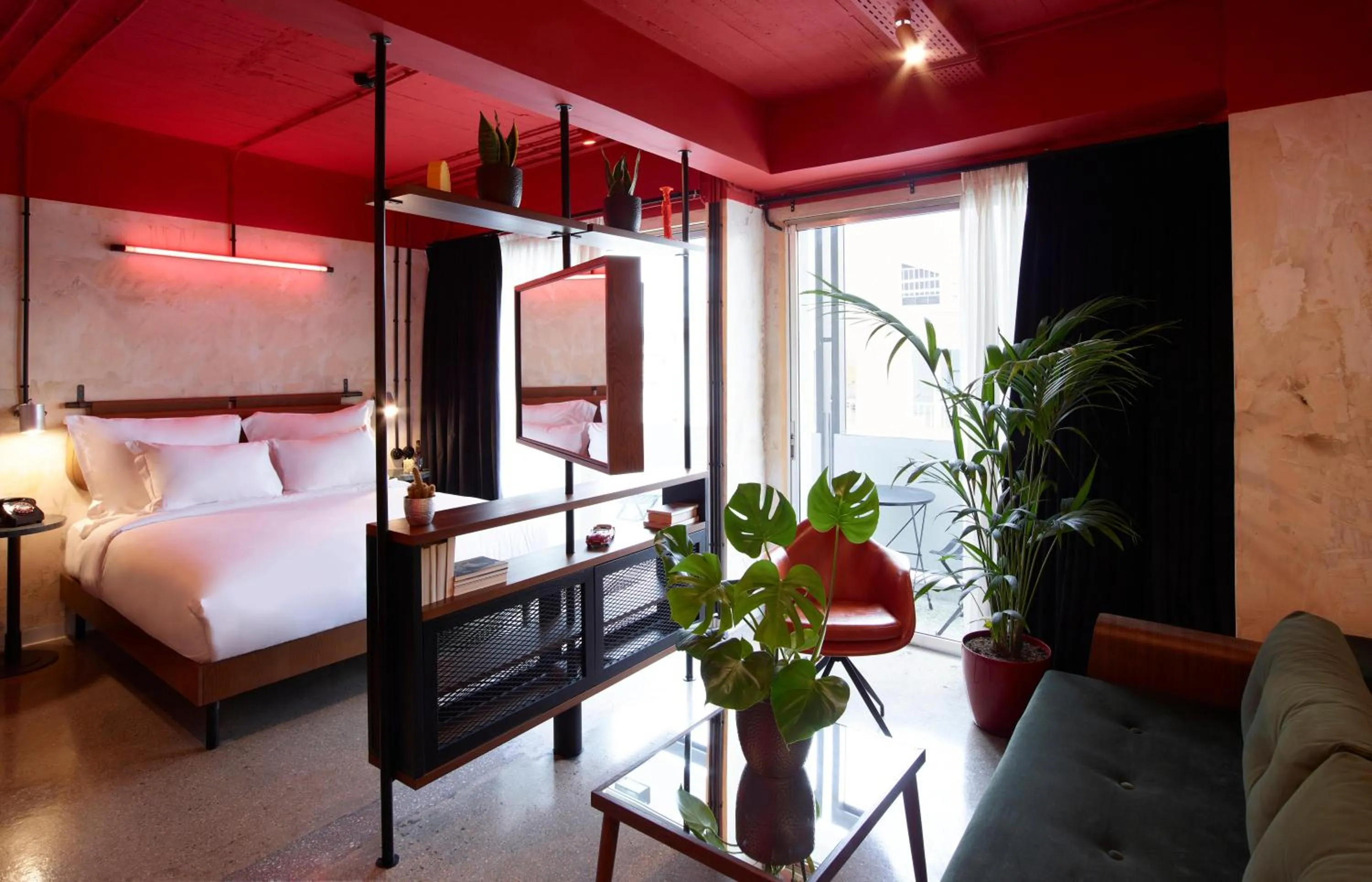 Photo of the whole room, Bed in Dave Red Athens