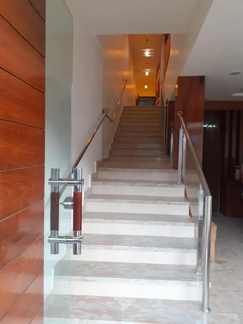 Facade/entrance in lords residency Facade/entrance in lords residency