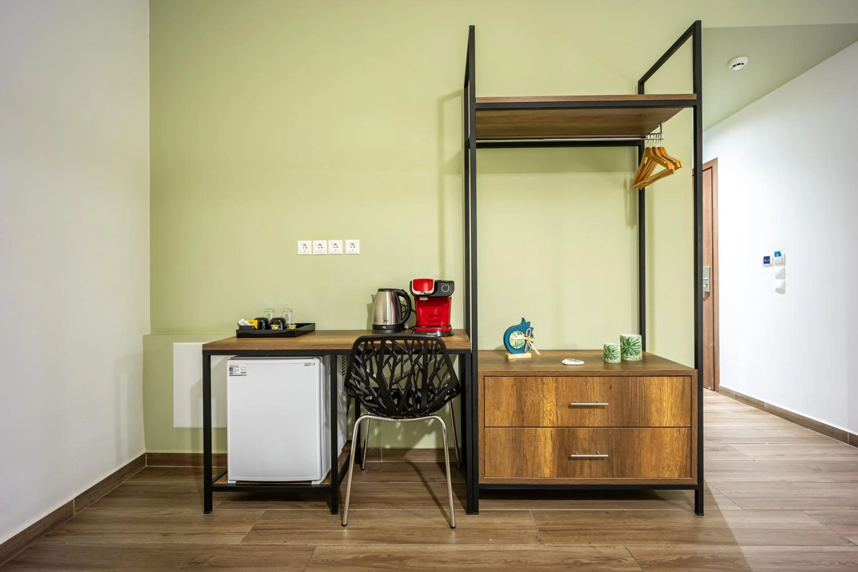 Coffee/tea facilities in Aethon Airport Project-FREE SHUTTLE by GK Properties