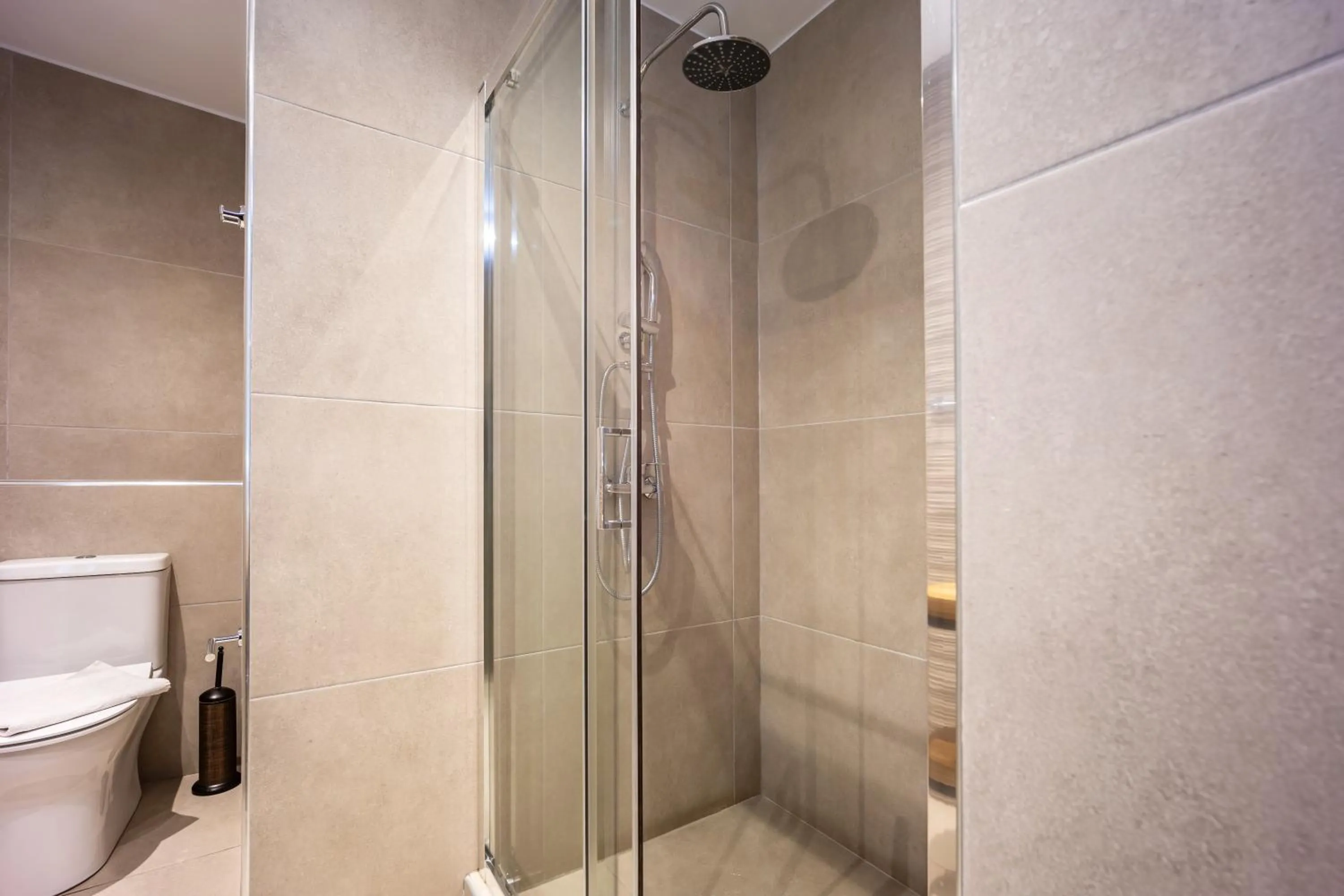 Shower in Aethon Airport Project-FREE SHUTTLE by GK Properties