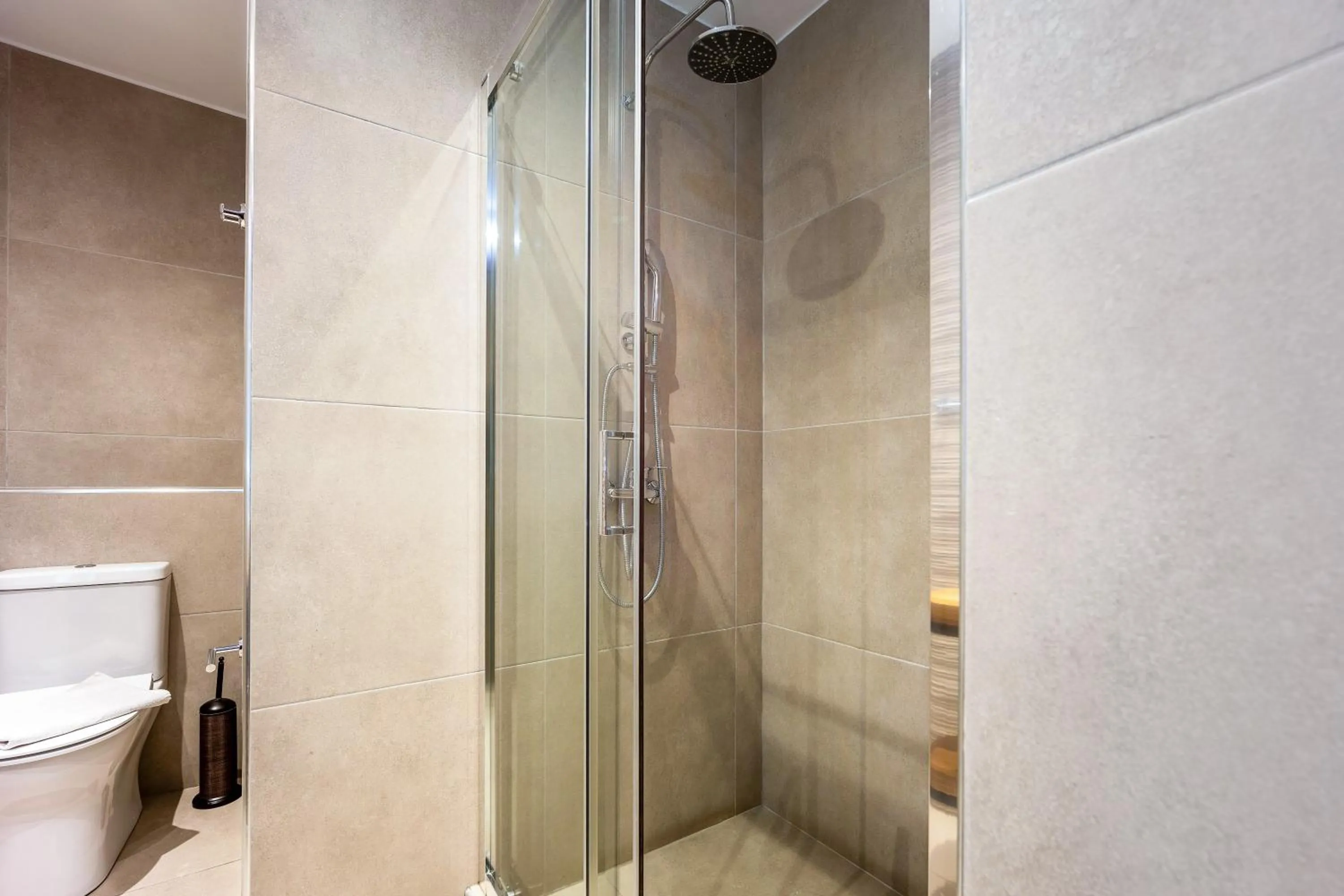 Shower in Aethon Airport Project-FREE SHUTTLE by GK Properties