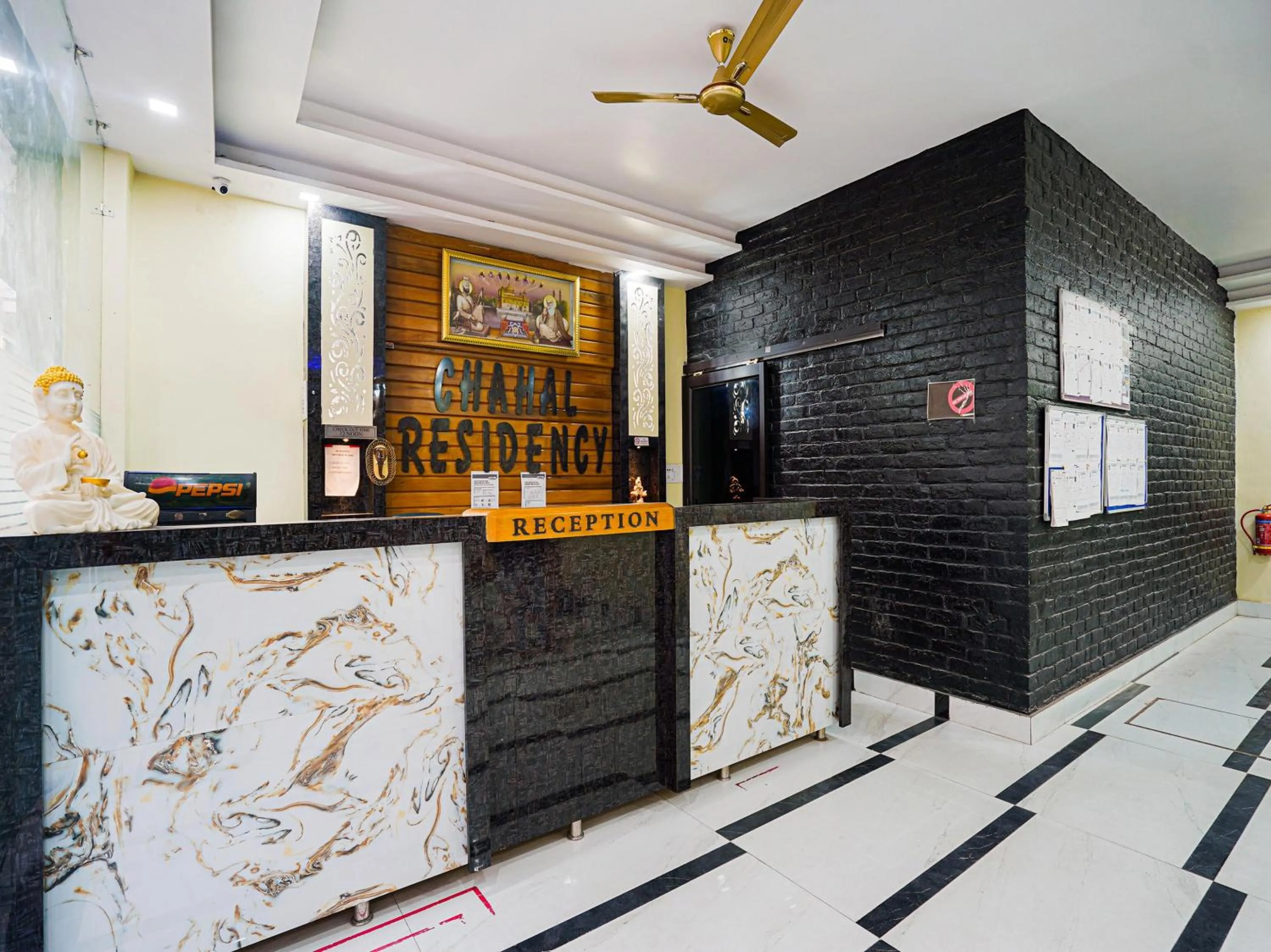 Lobby or reception in Hotel Chahal Residency