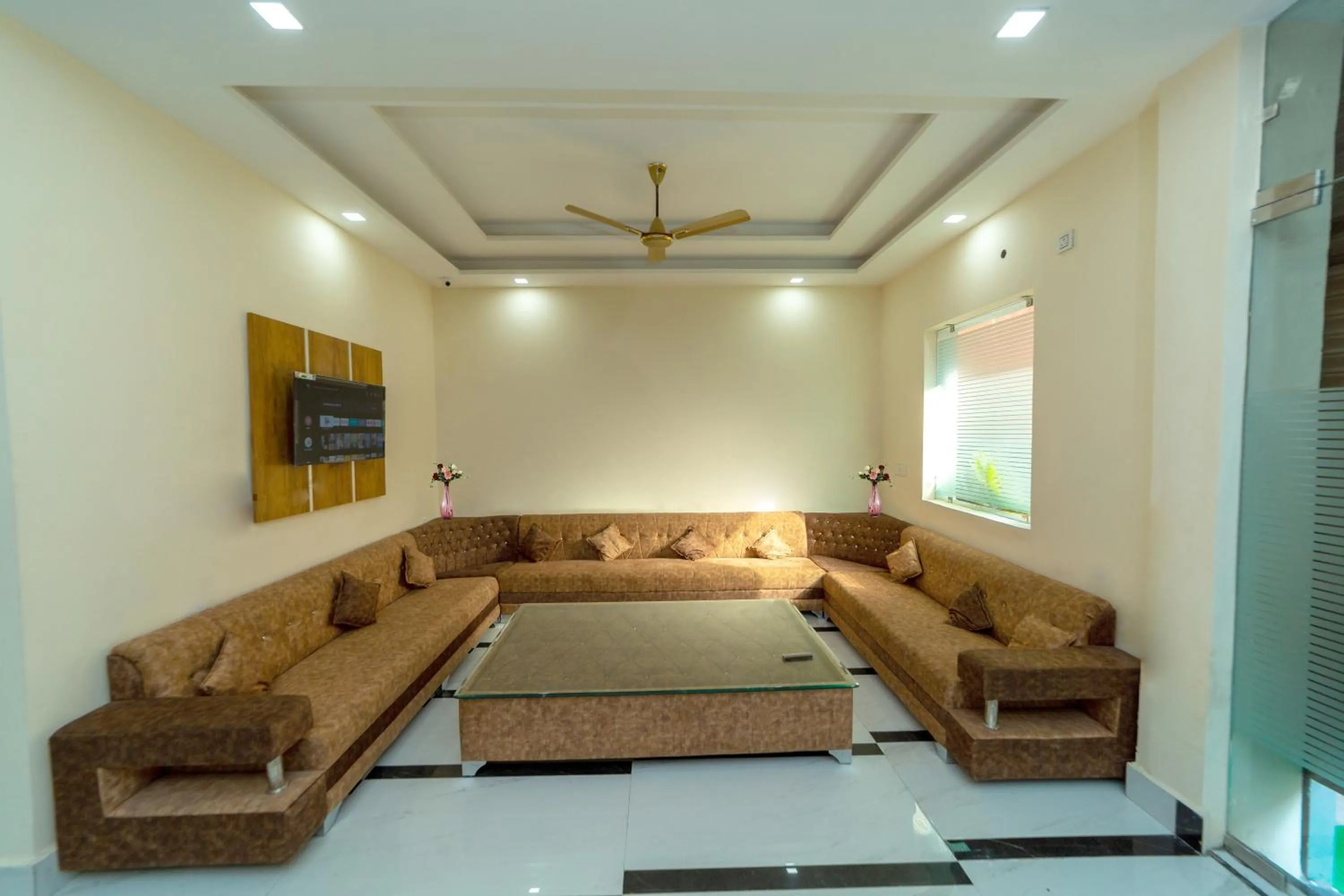 Lobby or reception in Hotel Chahal Residency