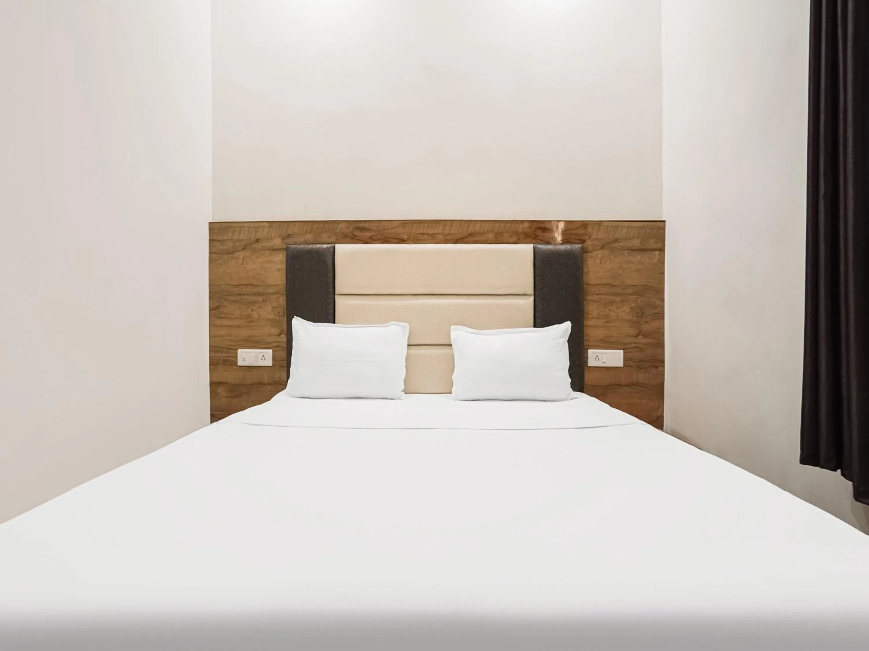 Bedroom, Bed in Hotel Chahal Residency