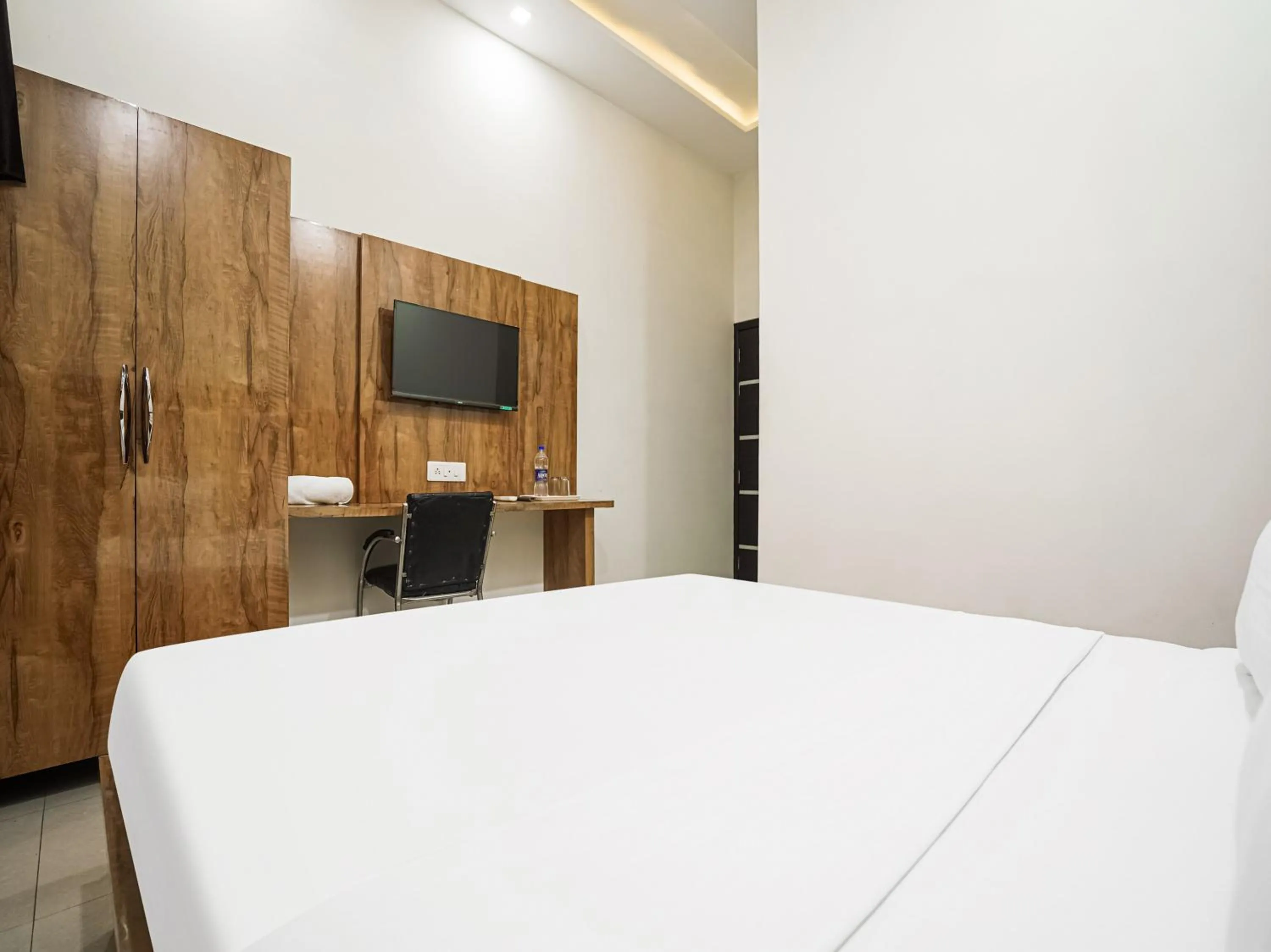 Bedroom, Bed in Hotel Chahal Residency