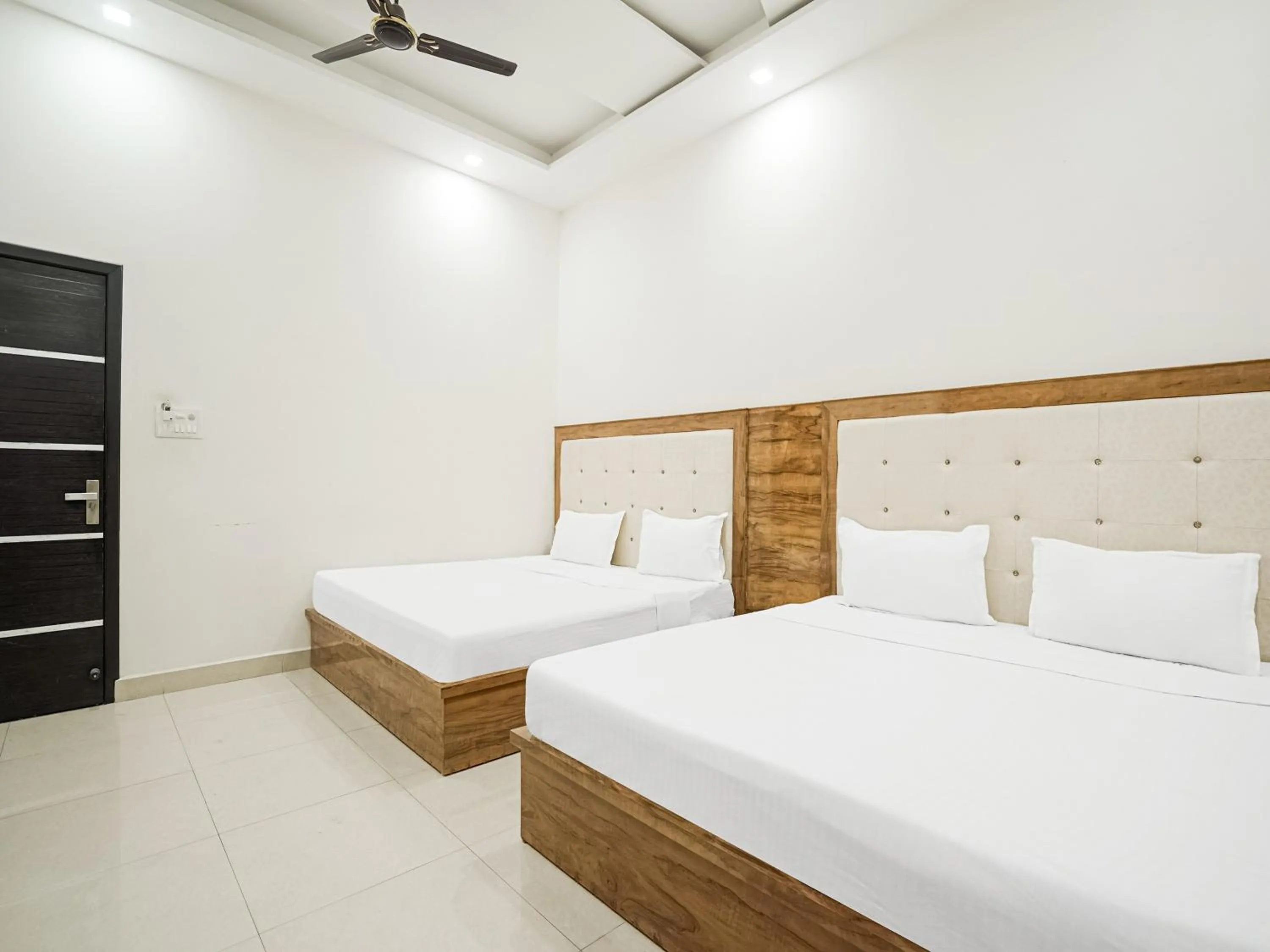 Bedroom, Bed in Hotel Chahal Residency