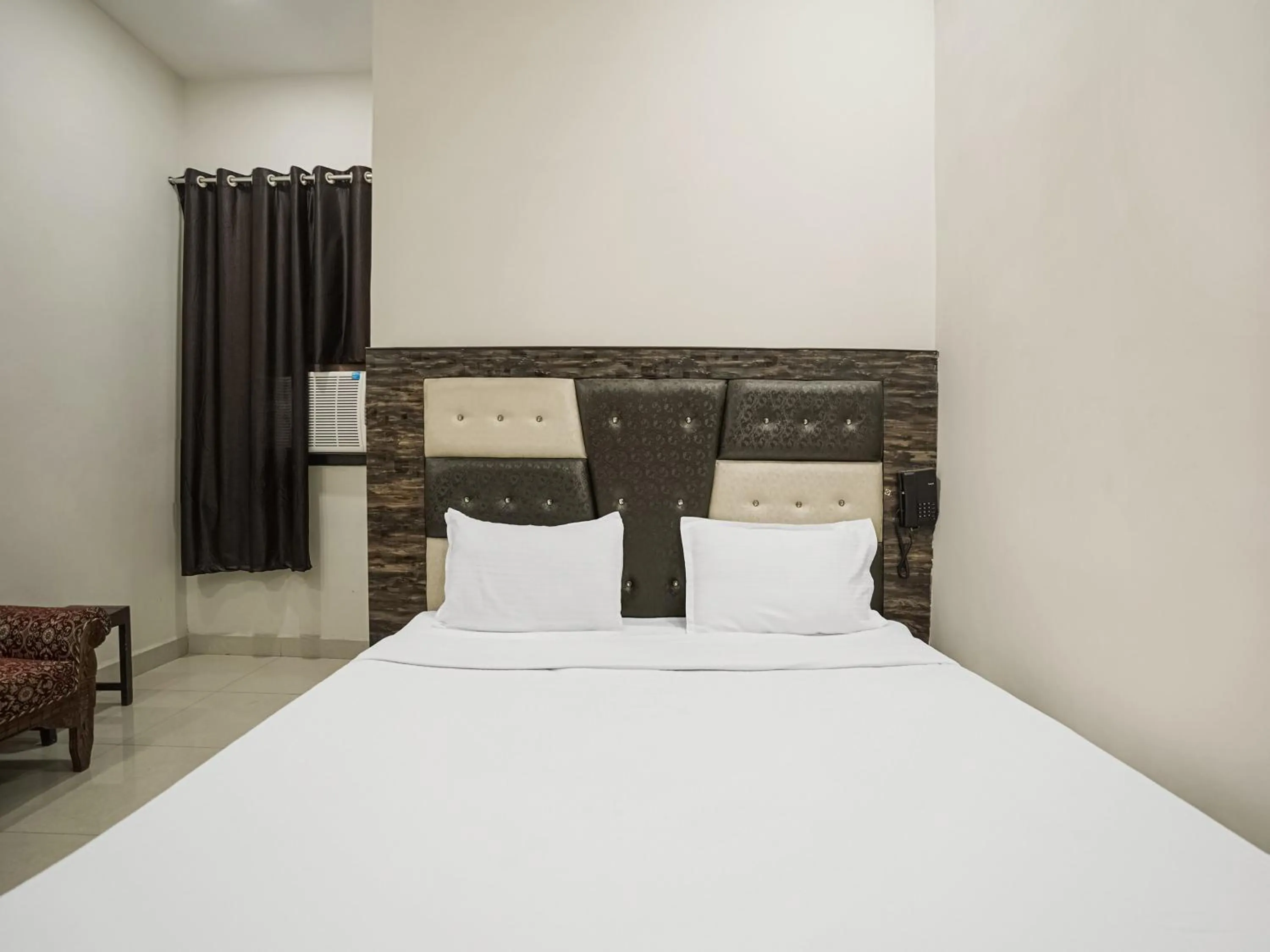 Bedroom, Bed in Hotel Chahal Residency