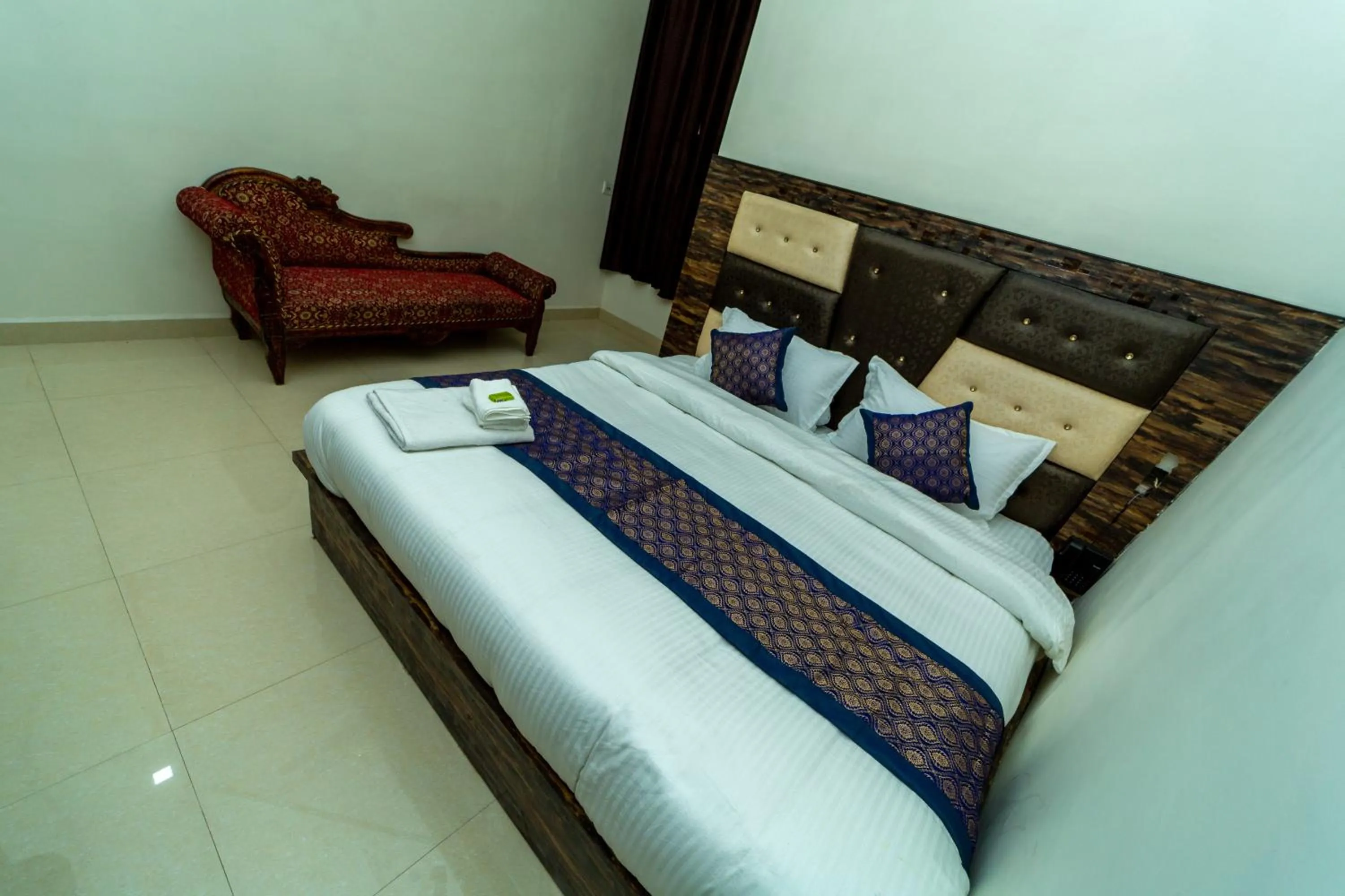 Bedroom, Bed in Hotel Chahal Residency
