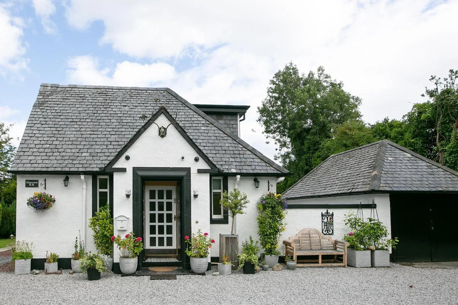 Property building in Glenview Luss