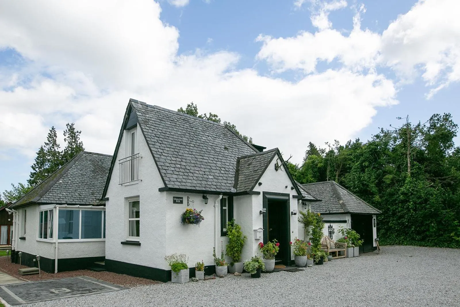 Property building in Glenview Luss