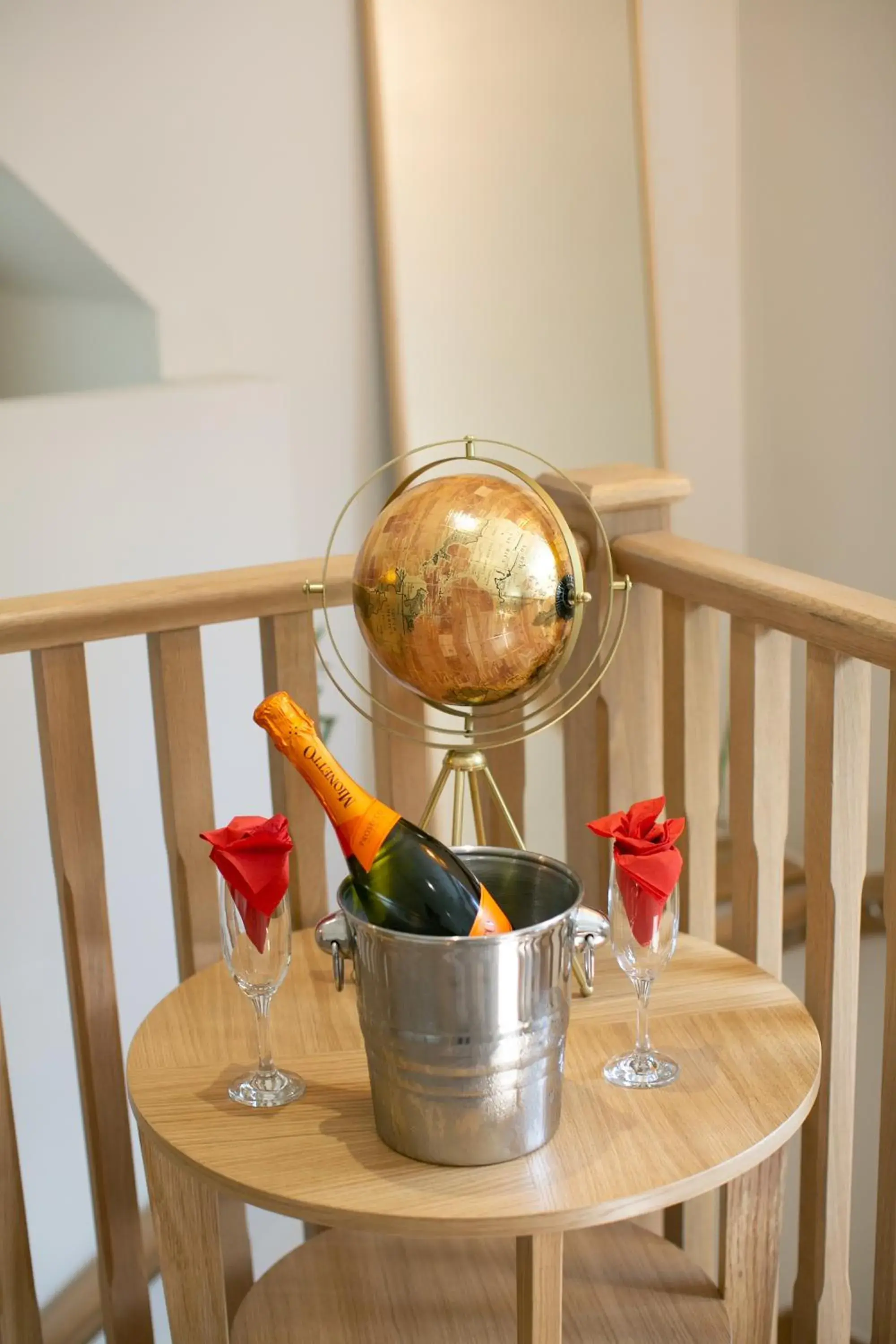 King Suite with Balcony in Glenview Luss King Suite with Balcony in Glenview Luss