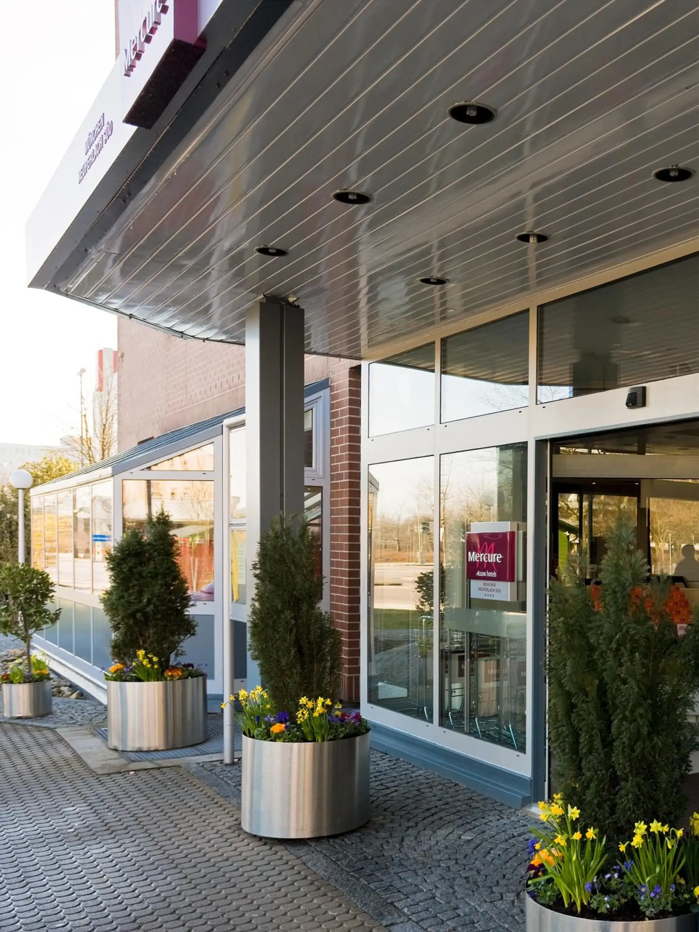 Facade/entrance in Mercure Hotel München Neuperlach Süd Facade/entrance in Mercure Hotel München Neuperlach Süd