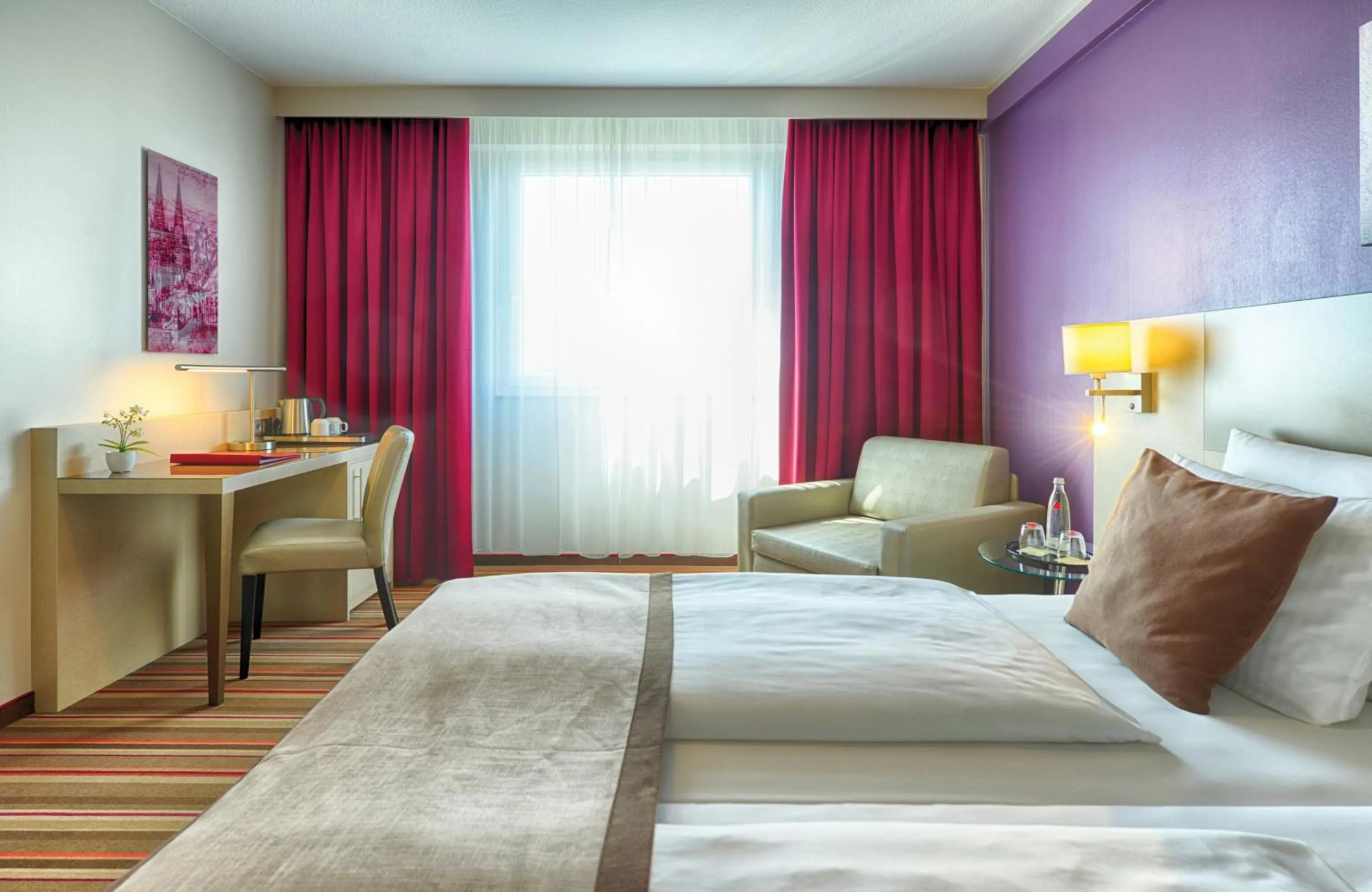 Bedroom, Bed in Leonardo Hotel Köln