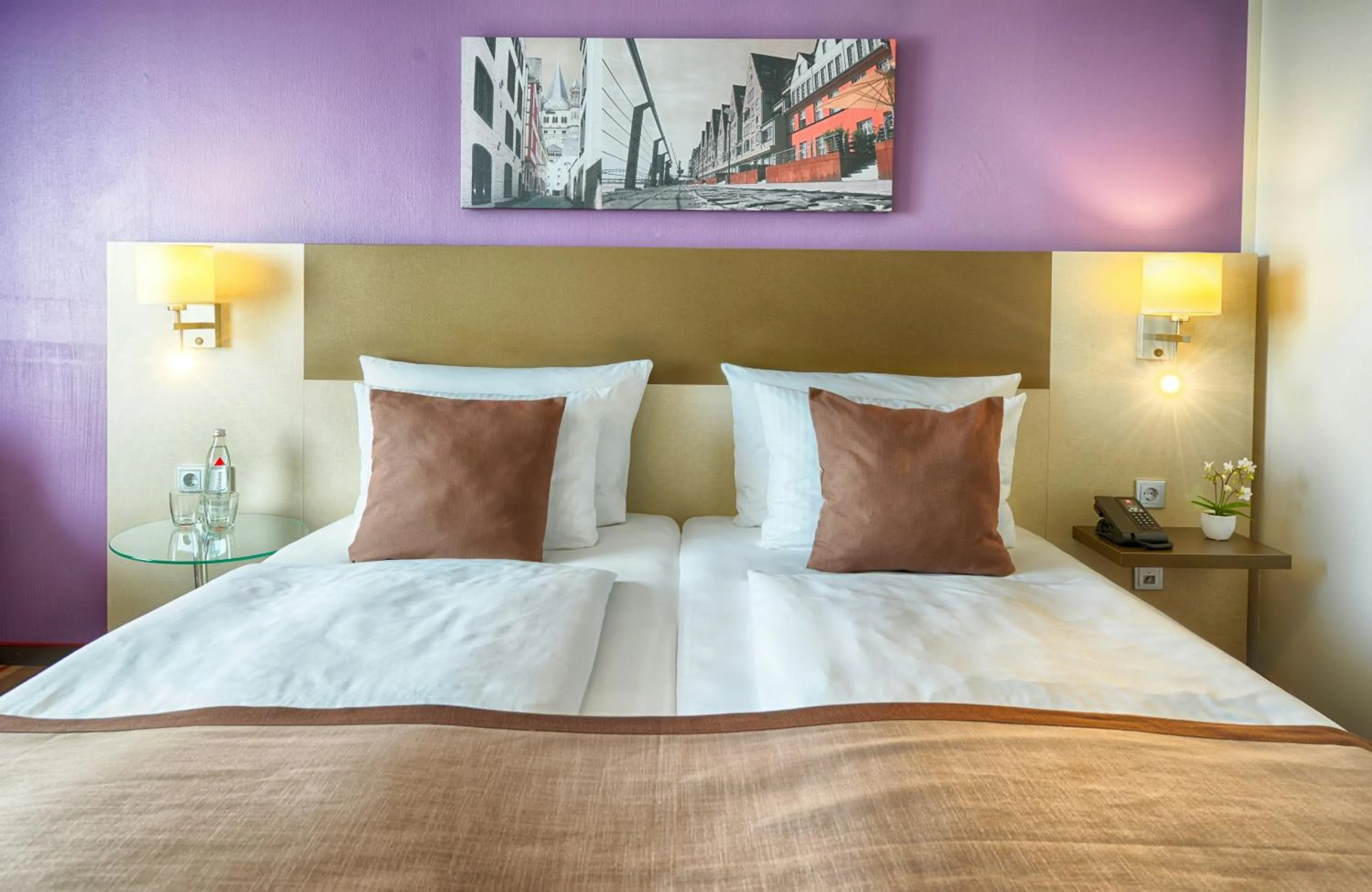 Bedroom, Bed in Leonardo Hotel Köln