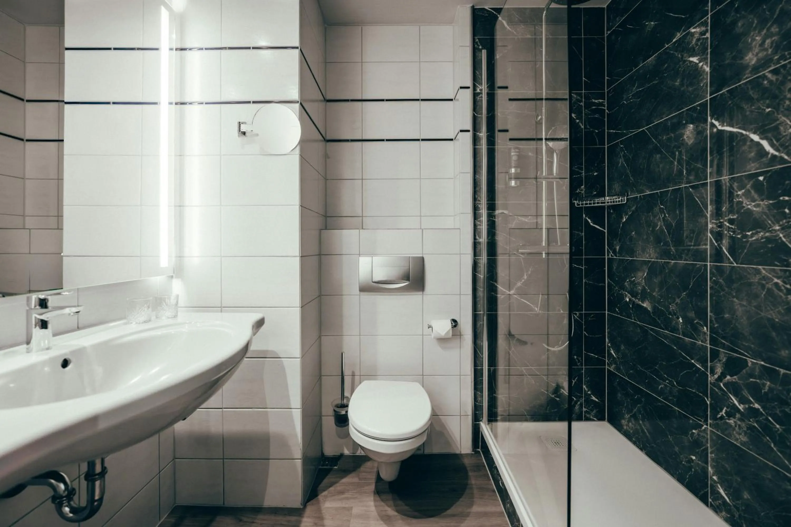 Bathroom in Leonardo Hotel Köln