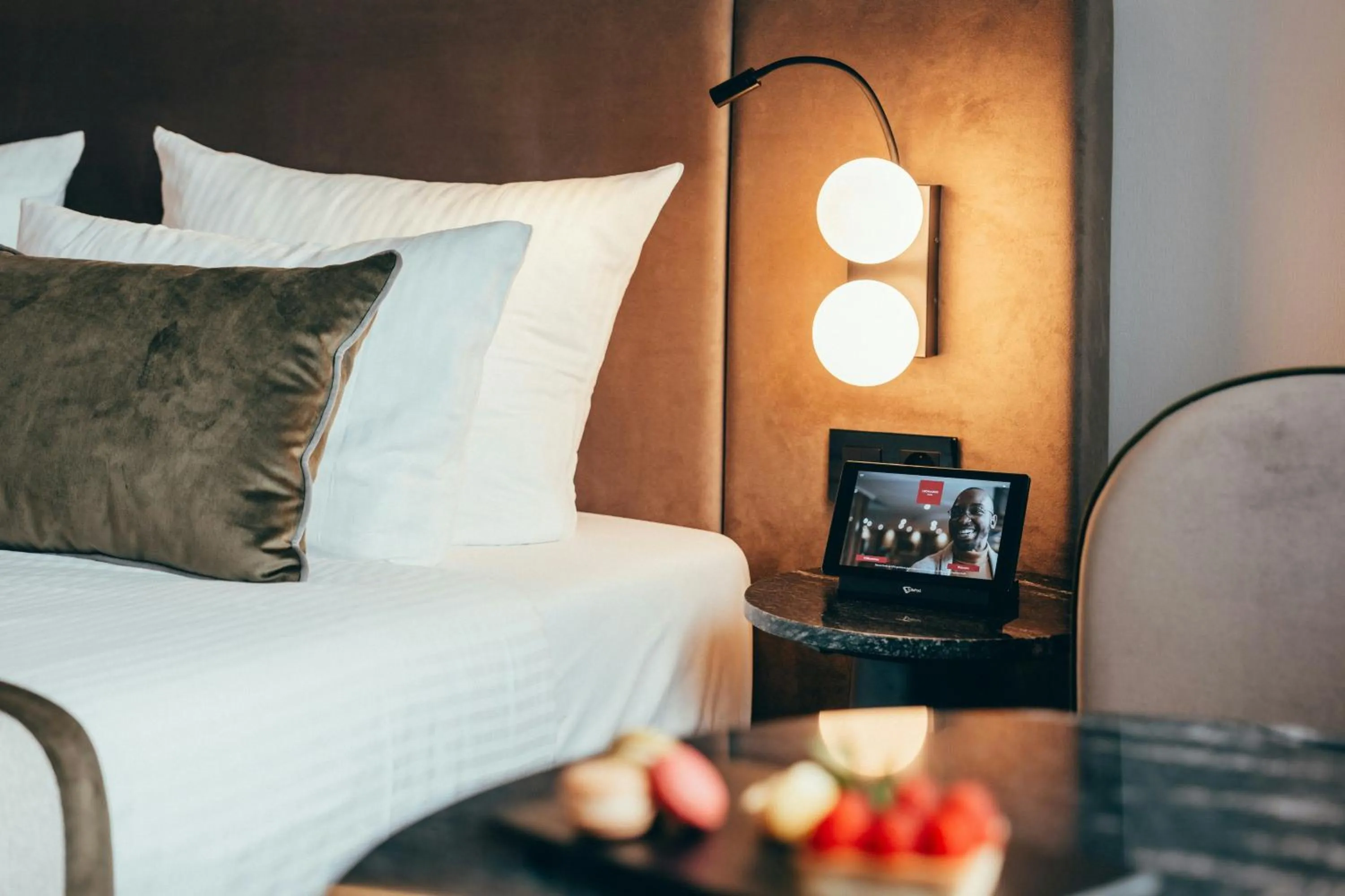 Other, Bed in Leonardo Hotel Köln