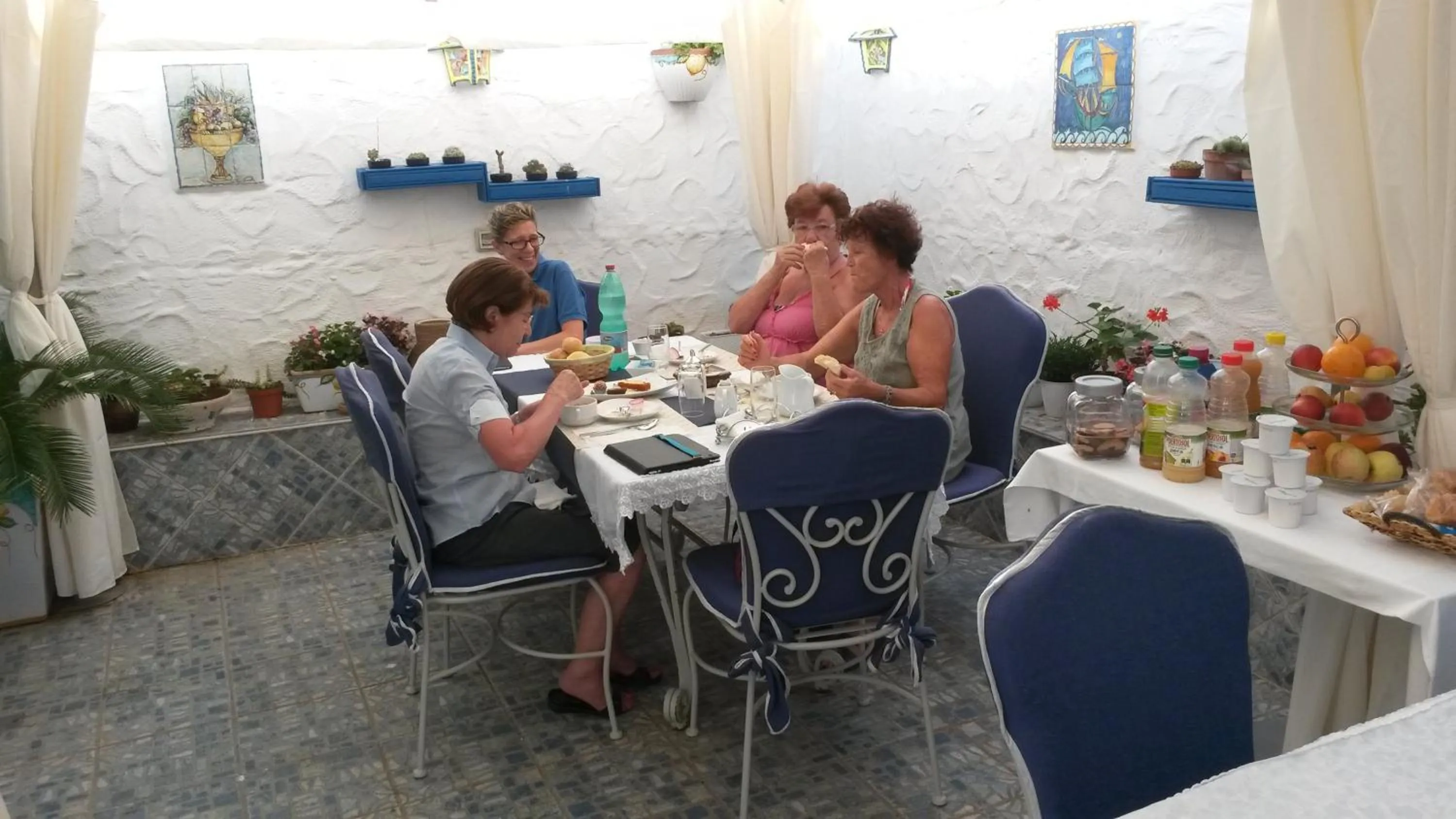 group of guests in B&B Gi & Giò