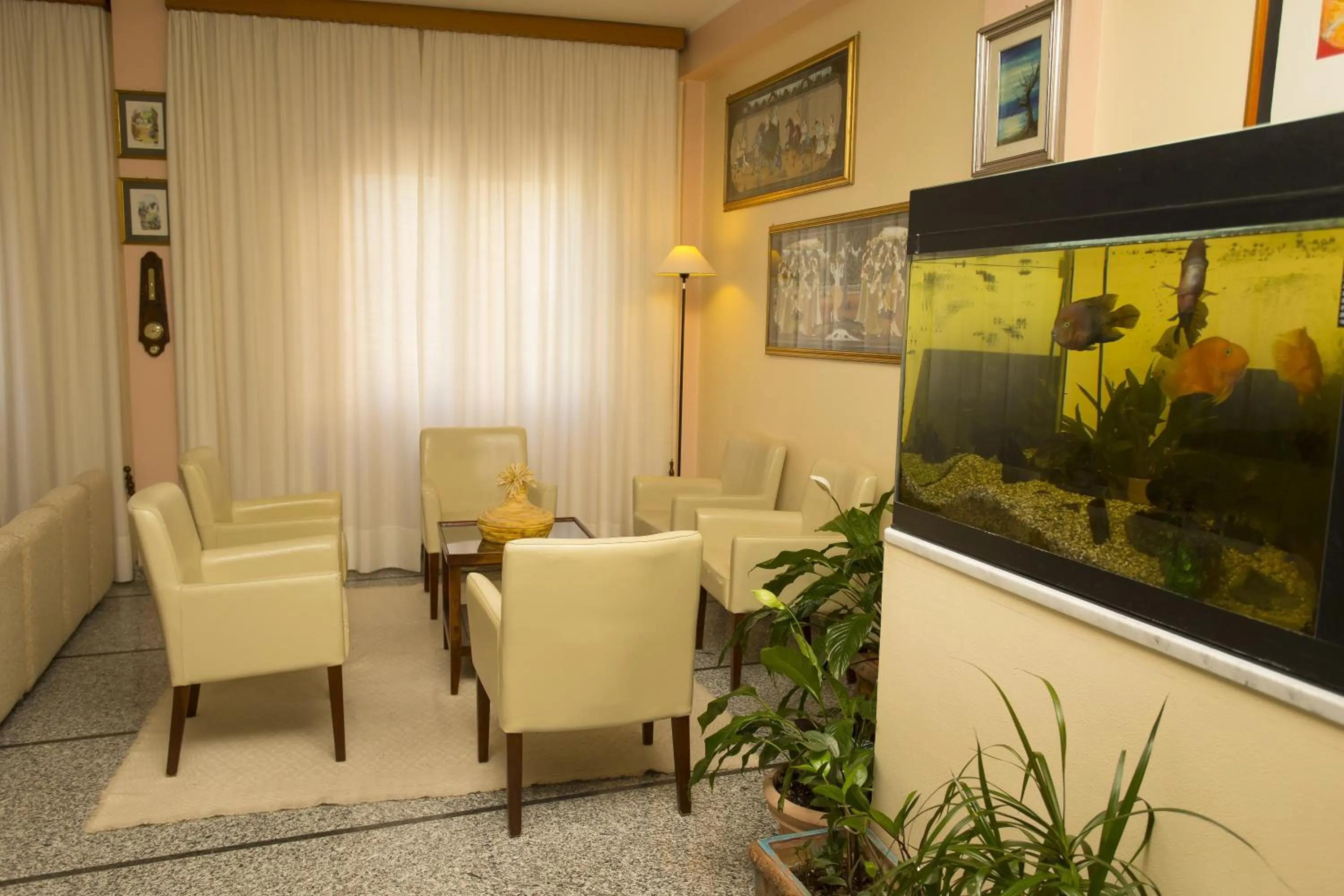 Communal lounge/ TV room in Hotel Grillo