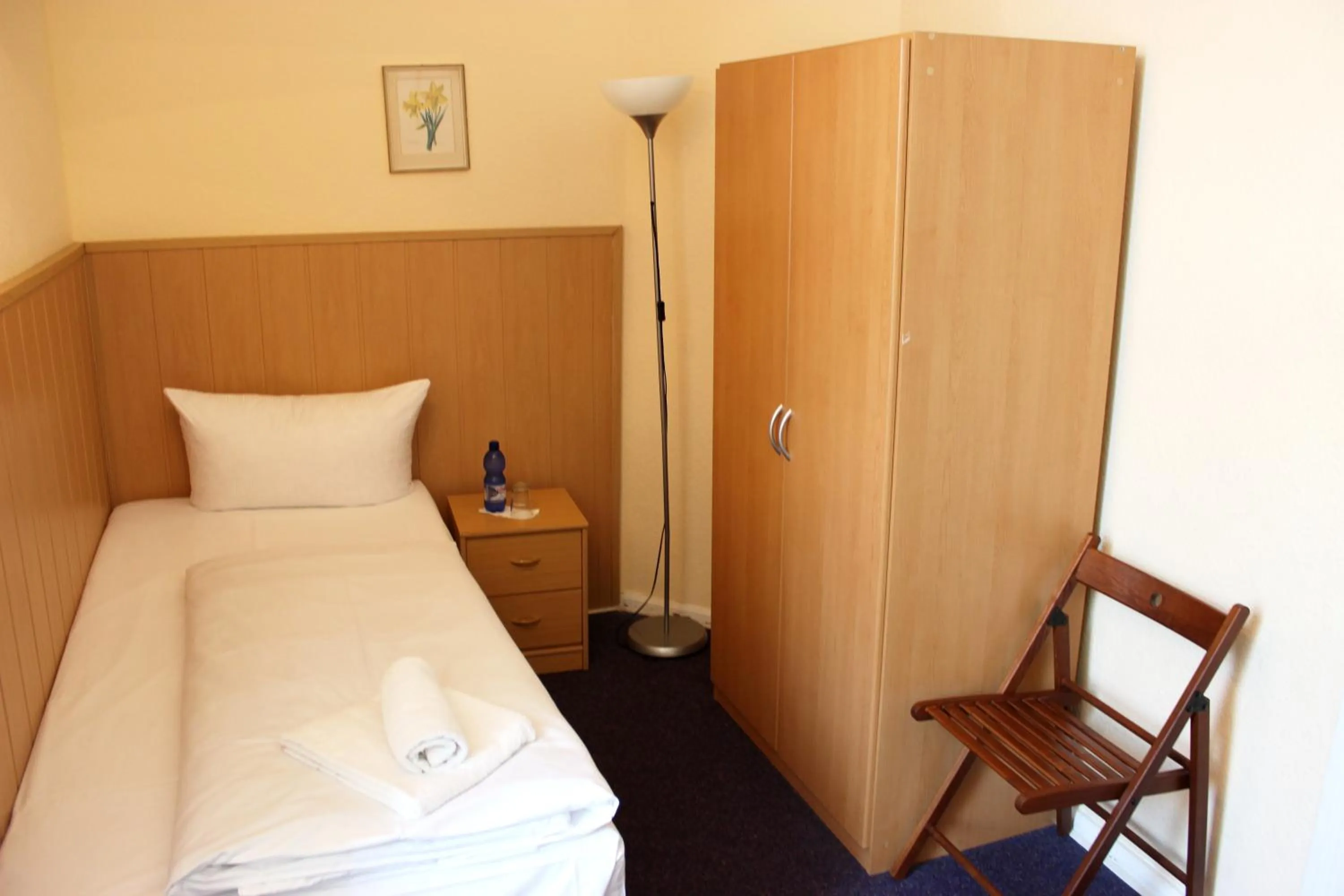 Bed in Hotel-Pension Rheingold am Kurfürstendamm